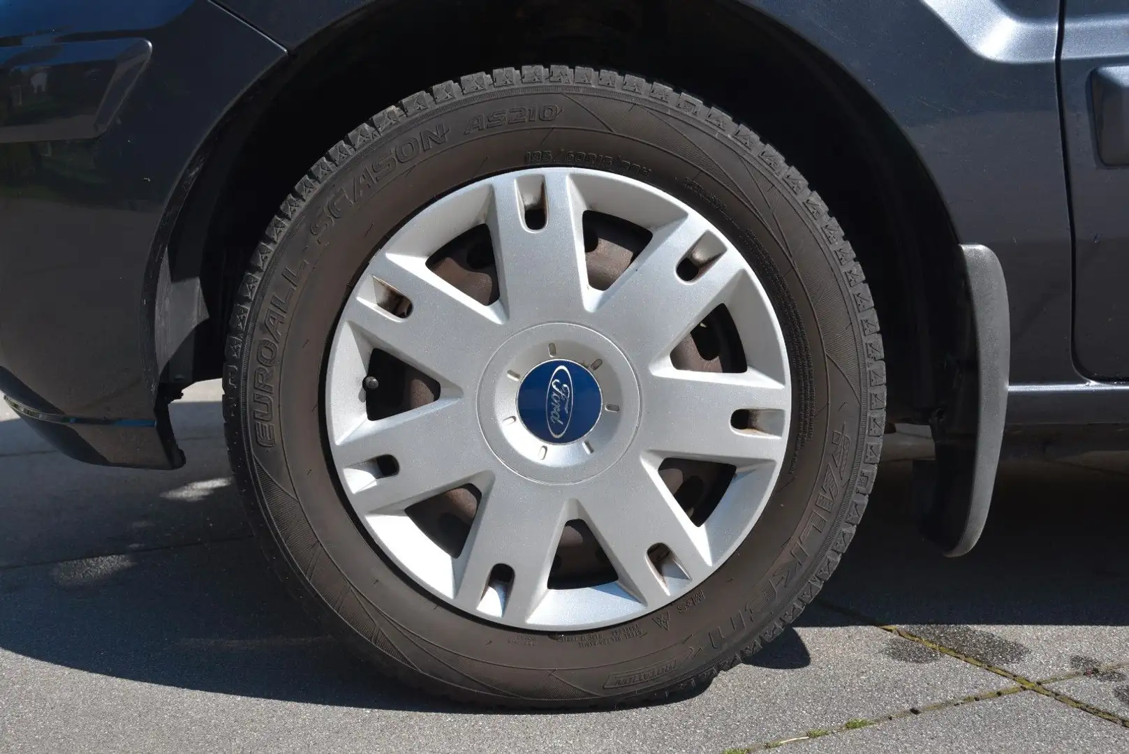 Ford Fusion Style  **1.HAND/AHK** Grau - 2