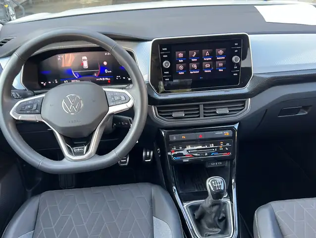 Volkswagen T-Cross view 3