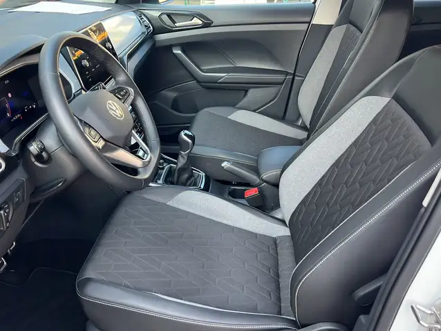Volkswagen T-Cross view 9