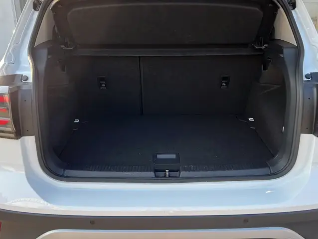 Volkswagen T-Cross view 11