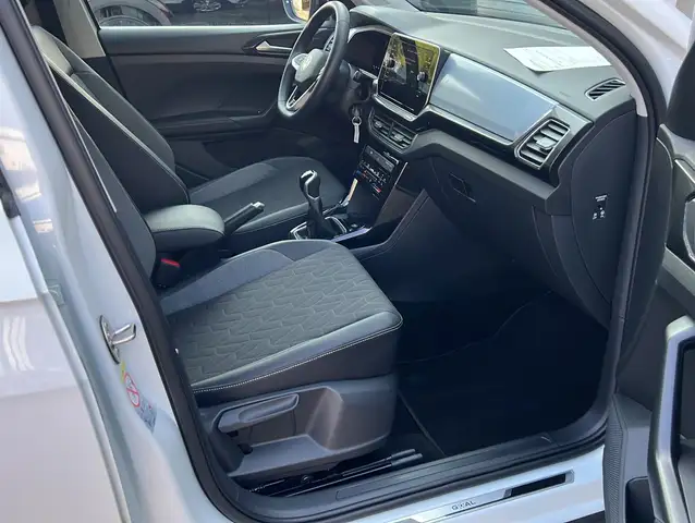 Volkswagen T-Cross view 13