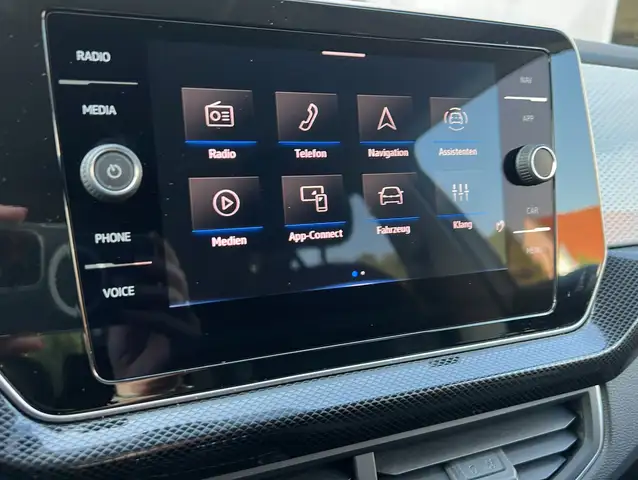 Volkswagen T-Cross view 4
