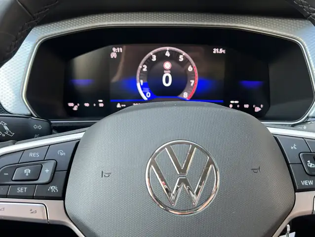 Volkswagen T-Cross view 6