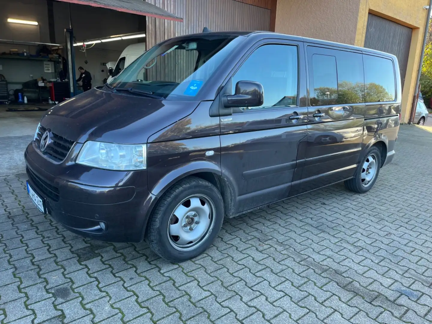 Volkswagen T5 Transporter Bus Multivan Sport Edition Marrón - 2