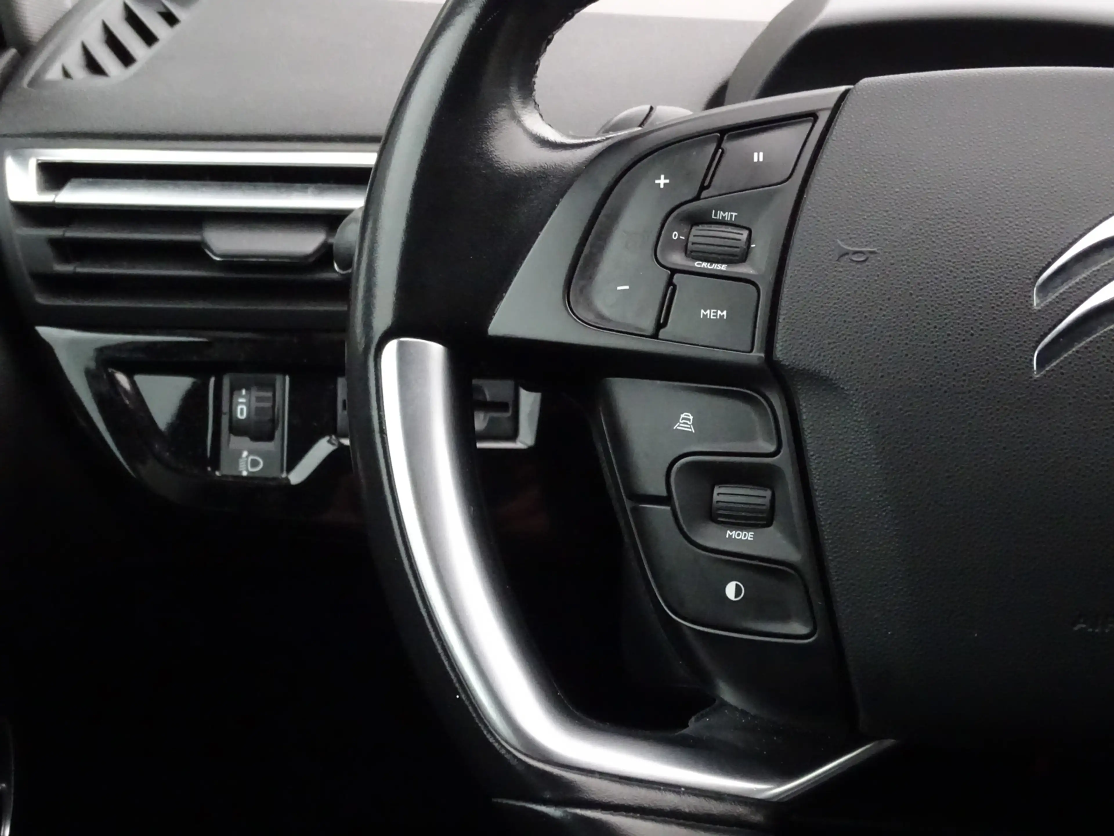 Citroen C4 Picasso 1.2 PureTech Shine Automaat | Camera | trekhaak — photo 17