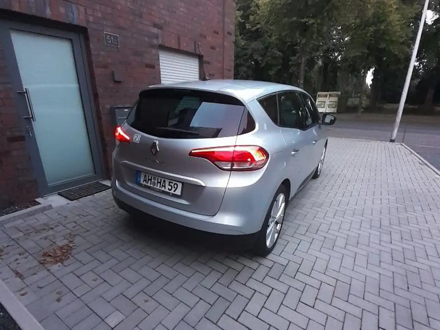 Renault Scenic Scenic BLUE dCi 120 Deluxe-Paket LIMITED Silber - 2