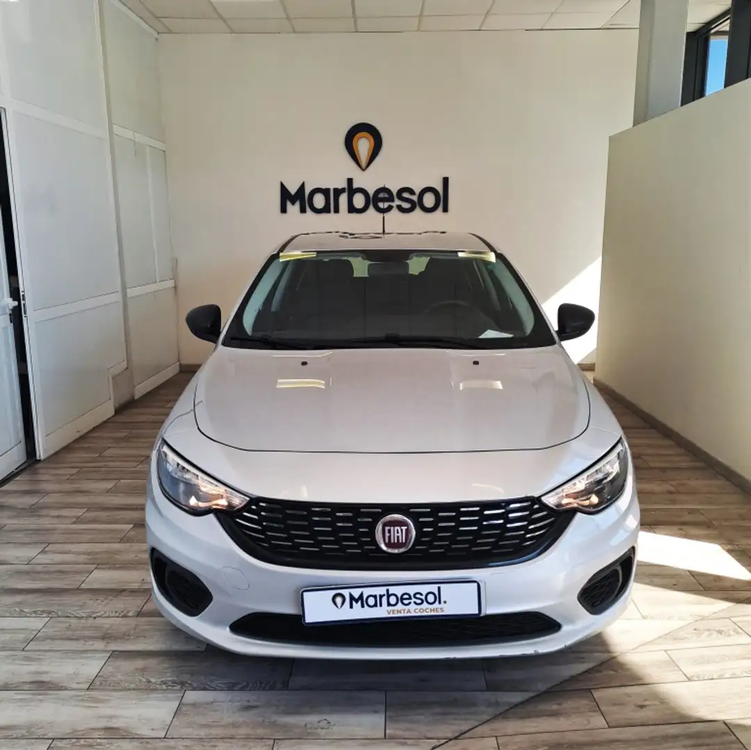 Fiat Tipo 1.4 Lounge Plateado - 1