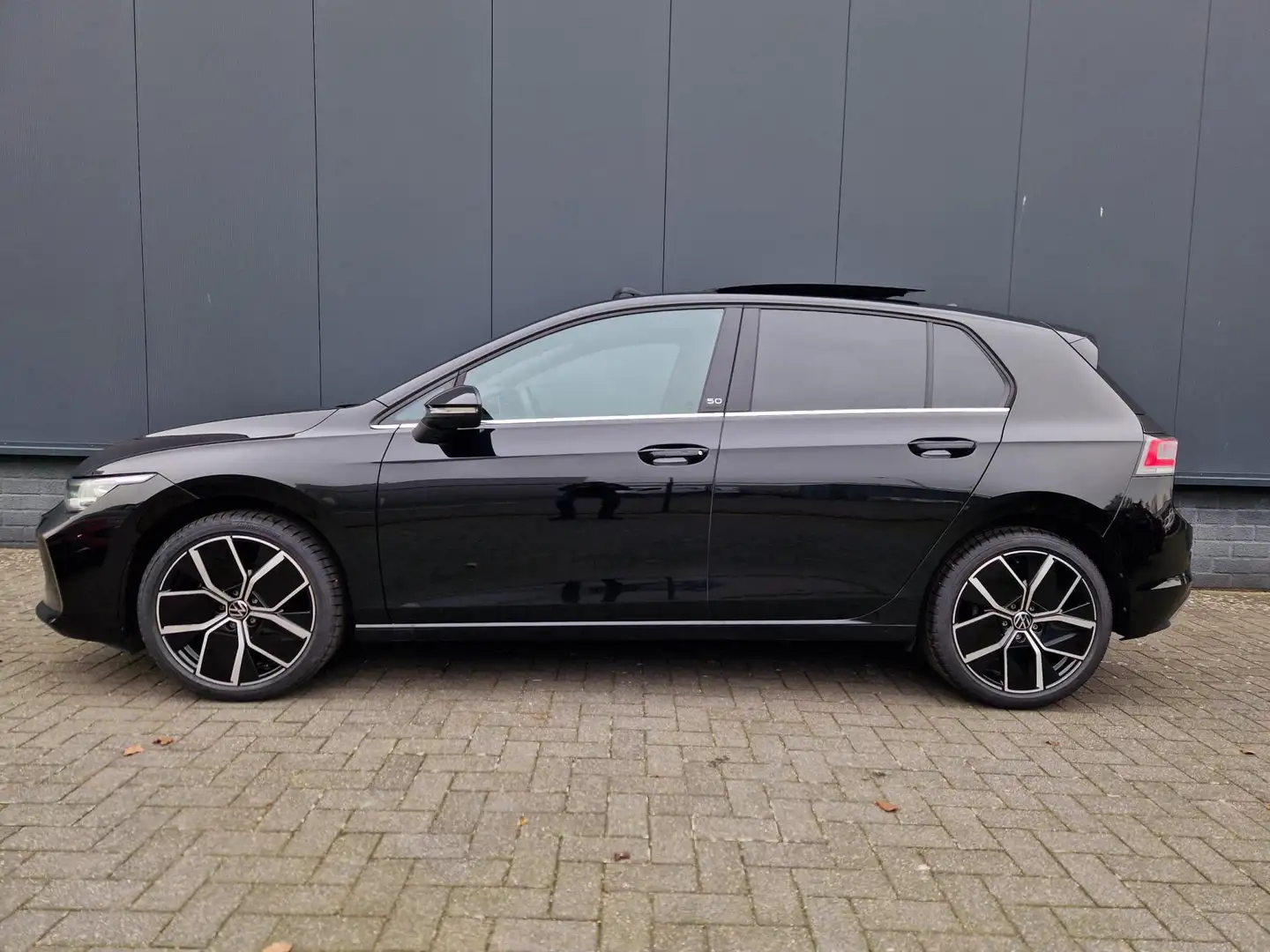 Volkswagen Golf 1.5 eHybrid 50 Edition /Panoramadak /IQ drive /IQ Schwarz - 2