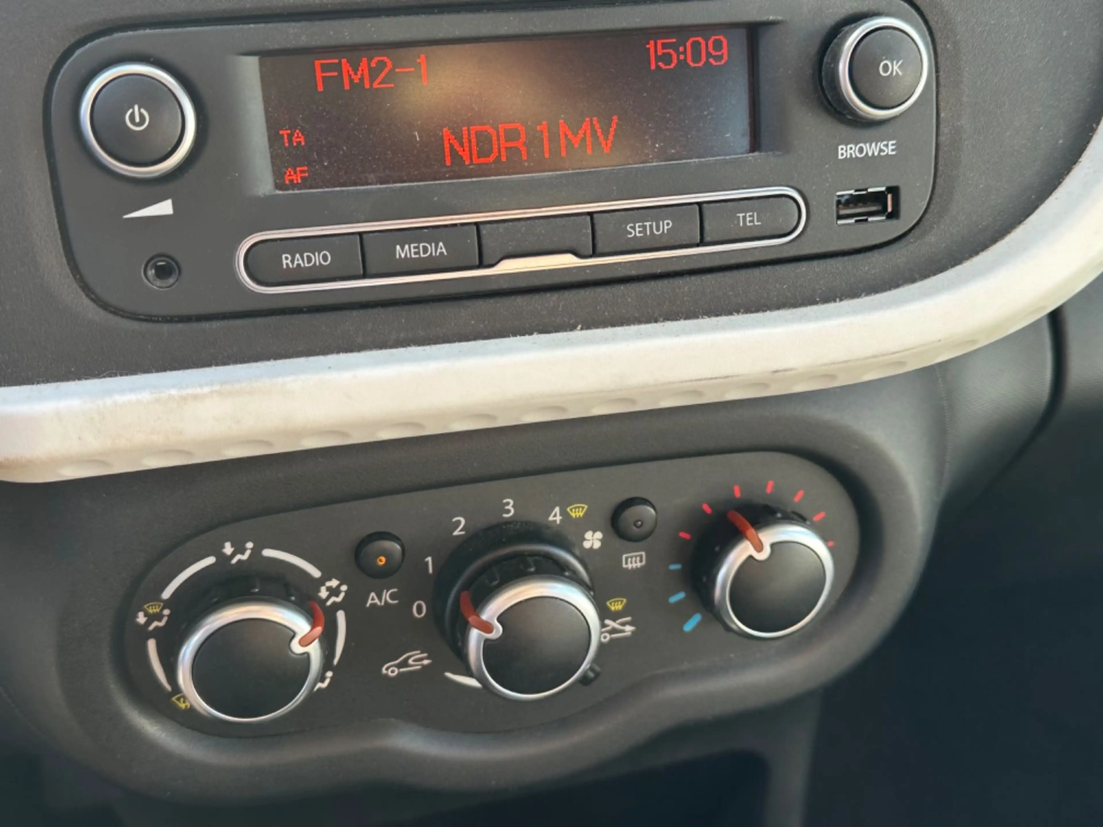 Renault Twingo Expression — photo 7