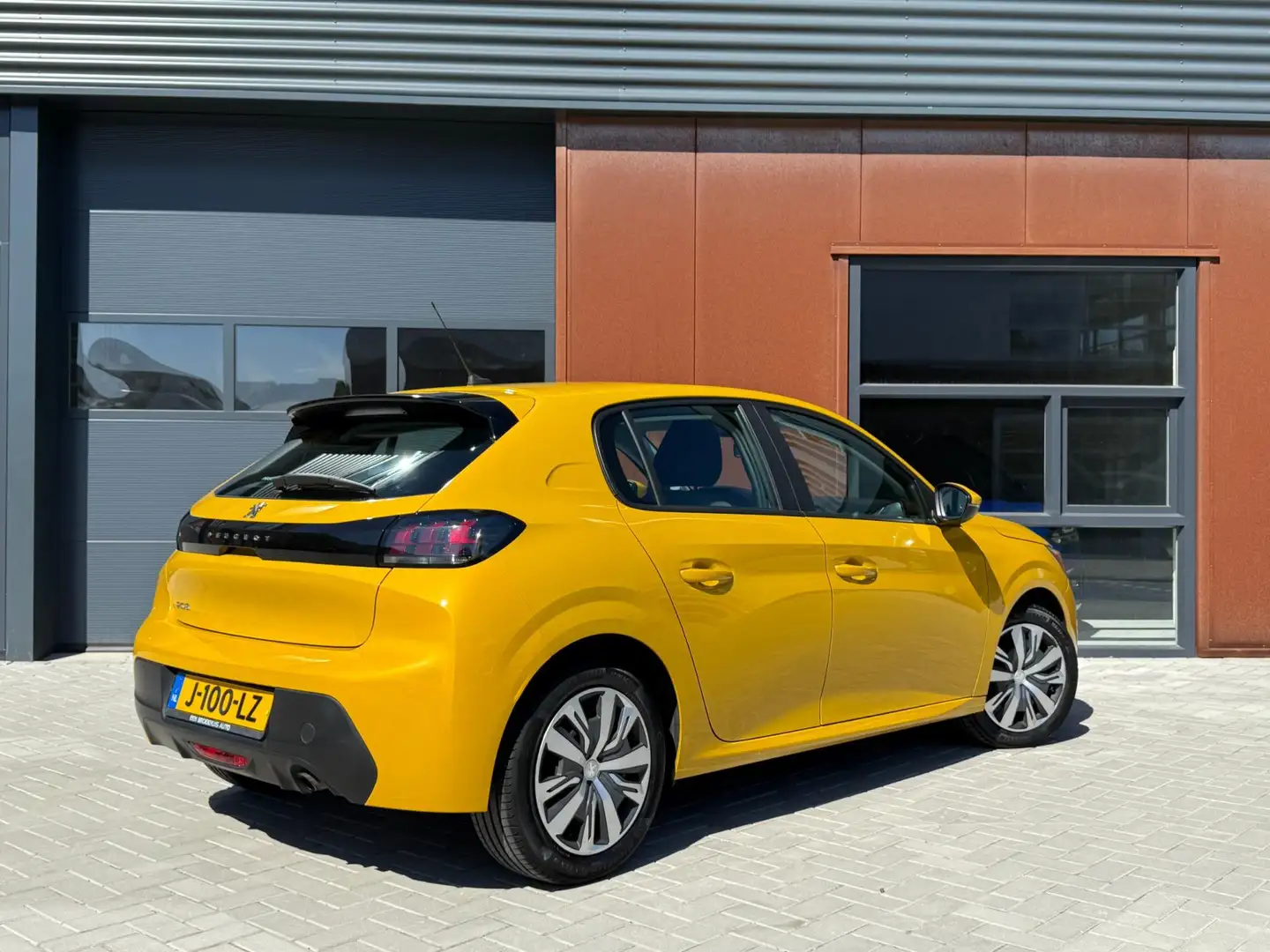 Peugeot 208 1.2 PureTech Active | CarPlay | NAP | Airco | Crui Geel - 2