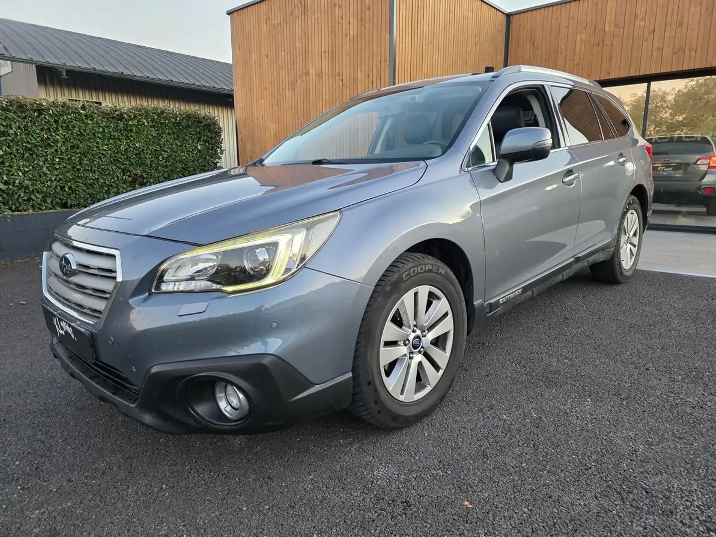 Subaru OUTBACK 2.0LD 150CH 4X4 AWD / BVA / TOIT OUVRANT / ATTELAGE Gris - 1