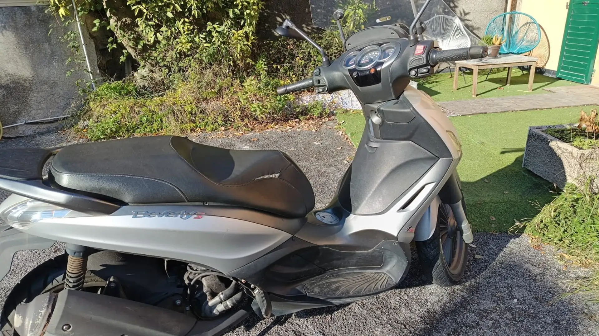 Piaggio Beverly 300 Gri - 2