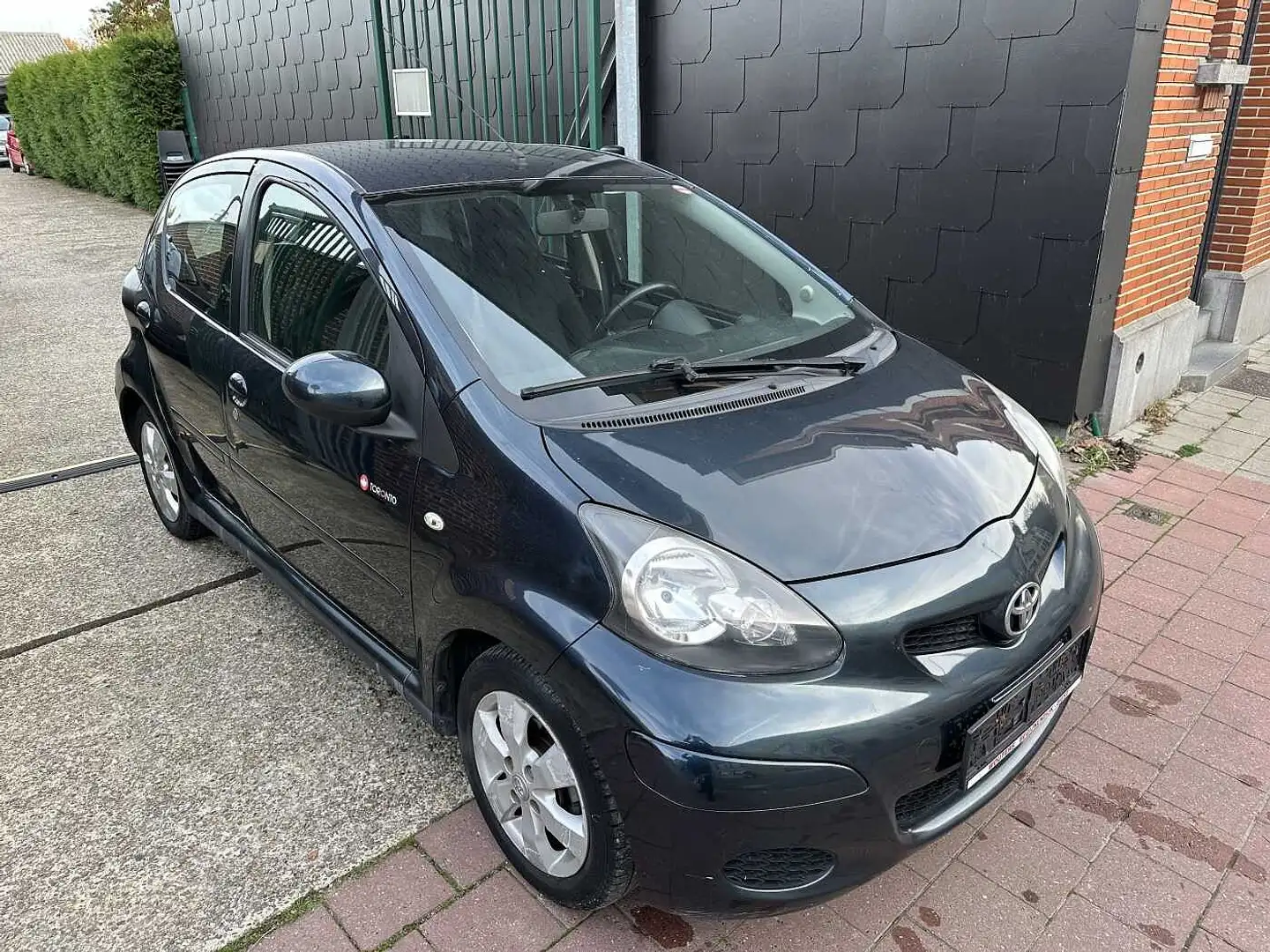 Toyota Aygo 1.0 I MET 158DKM Gris - 2