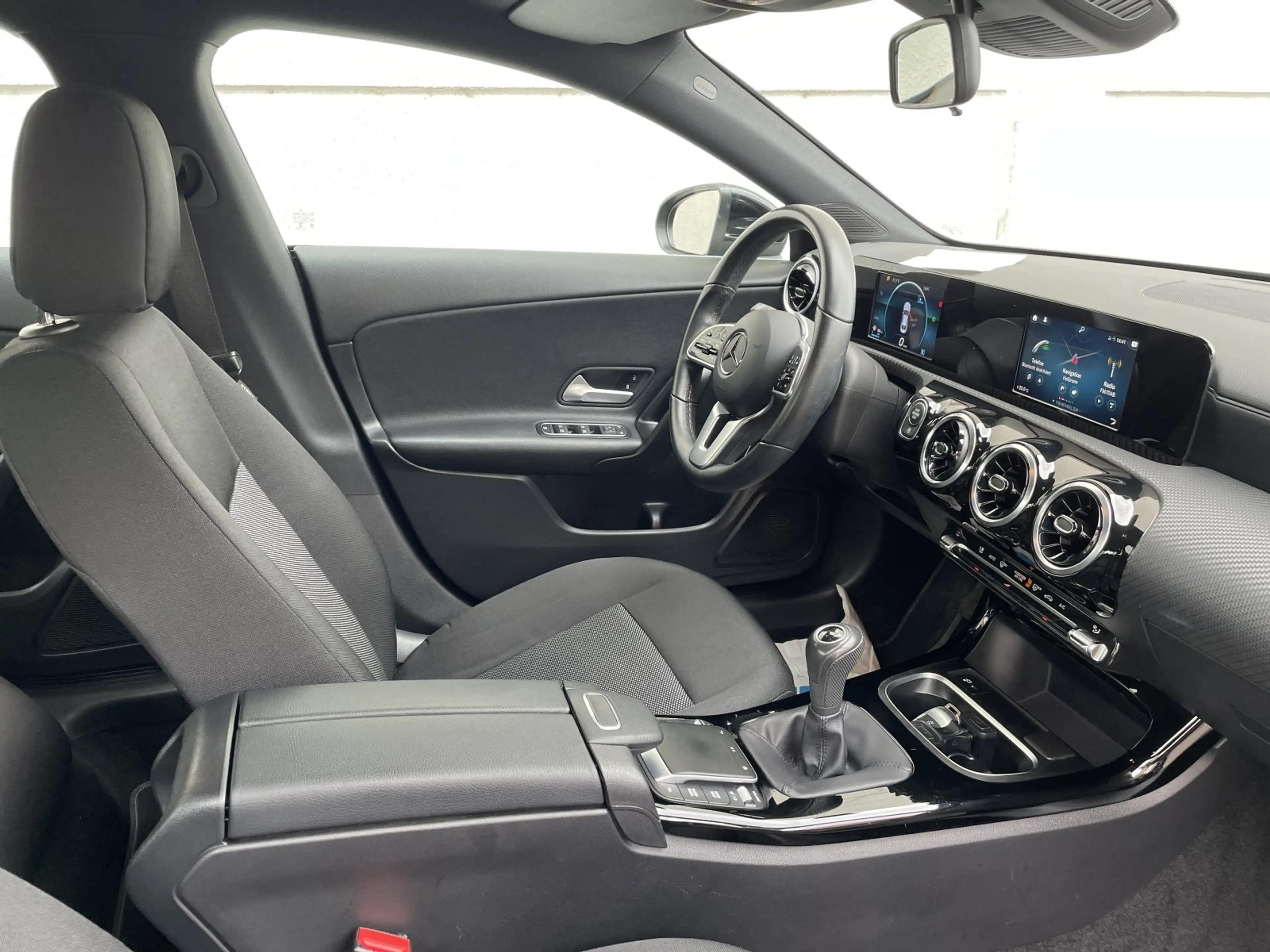 Mercedes-Benz CLA 180 Business Solution Essential Tmat Rkam NAV — photo 11