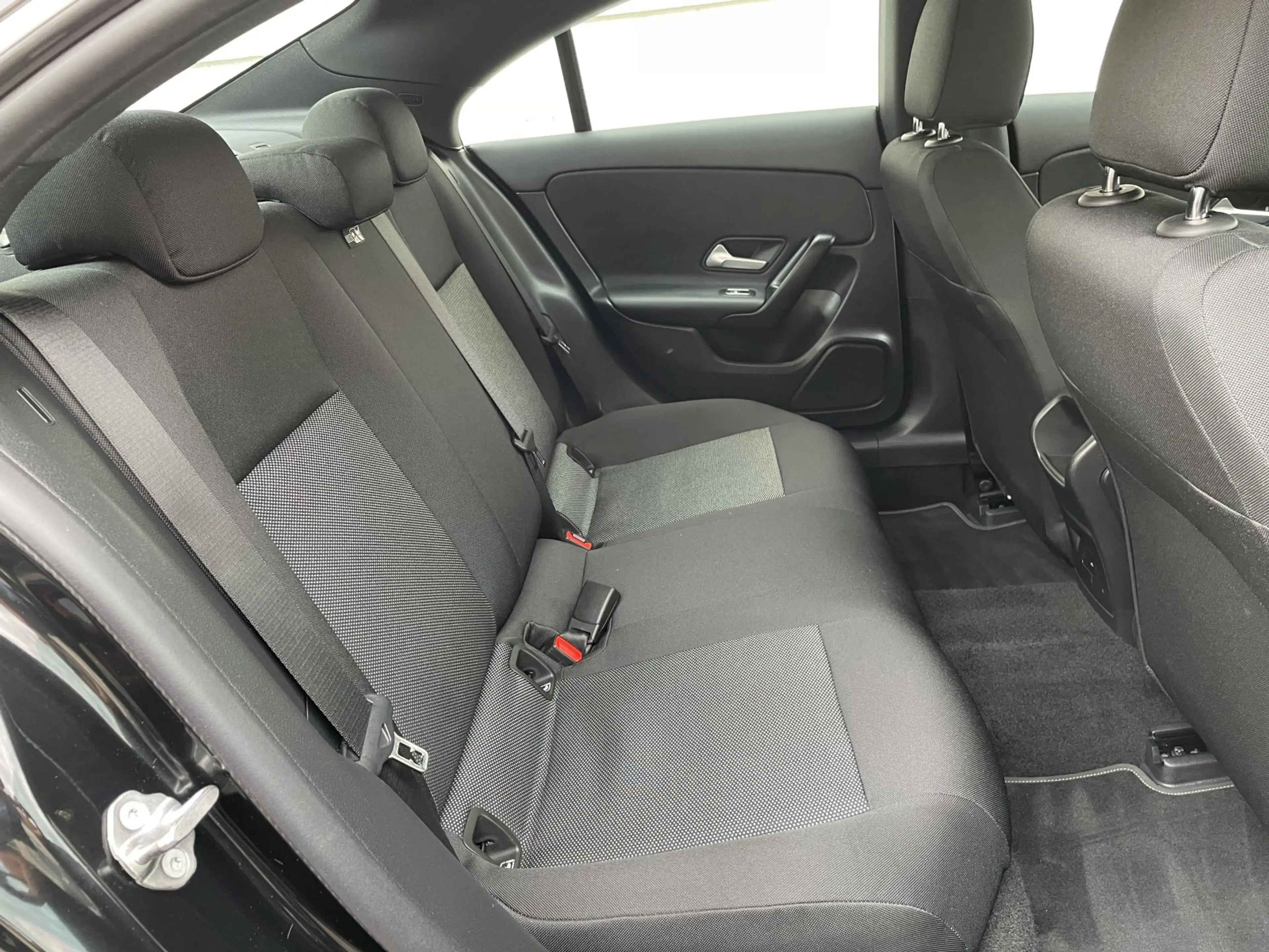 Mercedes-Benz CLA 180 Business Solution Essential Tmat Rkam NAV — photo 12