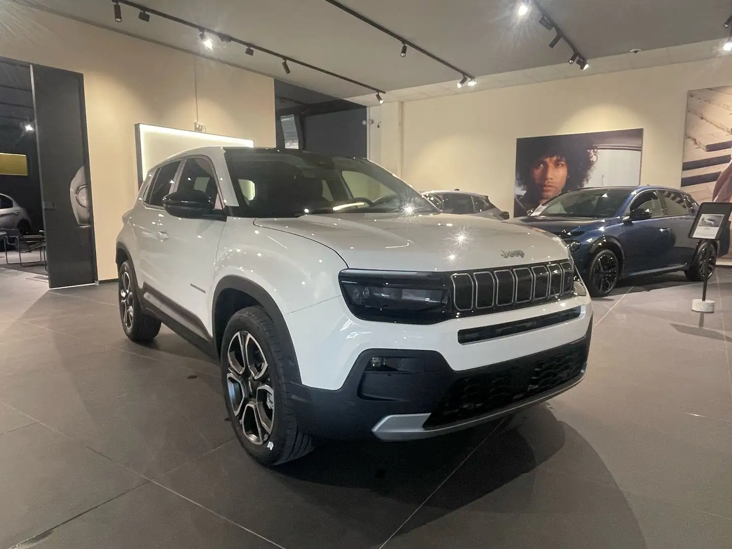 Jeep Avenger Ice My23 Avenger Longitude 1.2 100cv Grijs - 1