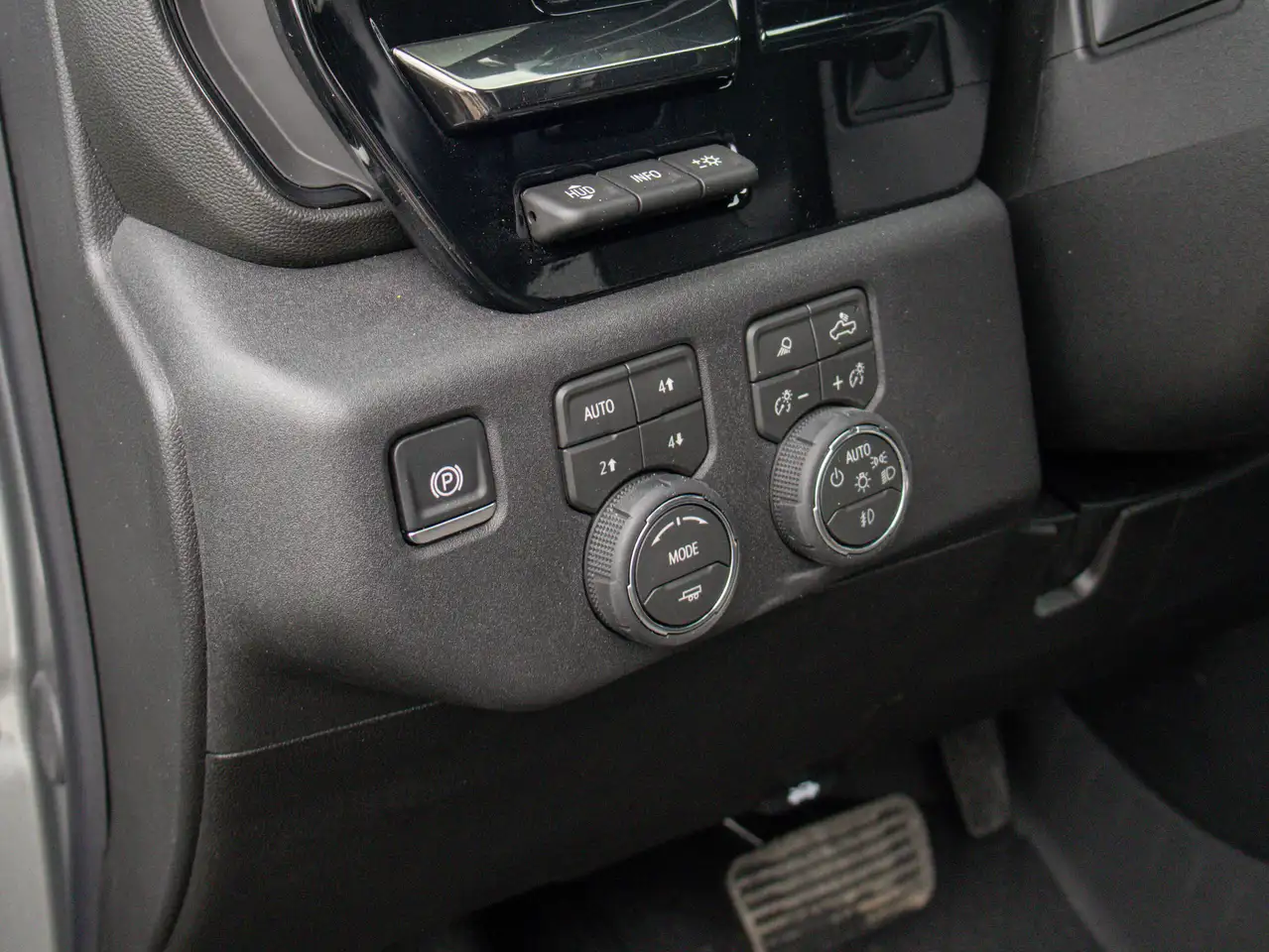 Chevrolet Silverado 2500 снимка Chevrolet Silverado 2500