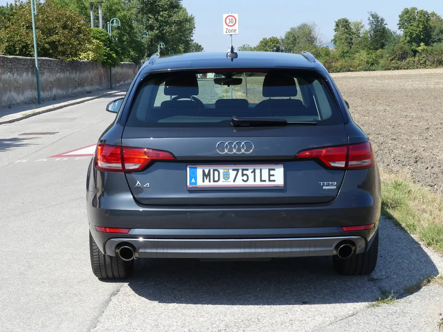 Audi A4 Avant 2,0 TFSI ultra Sport S-tronic Grau - 2