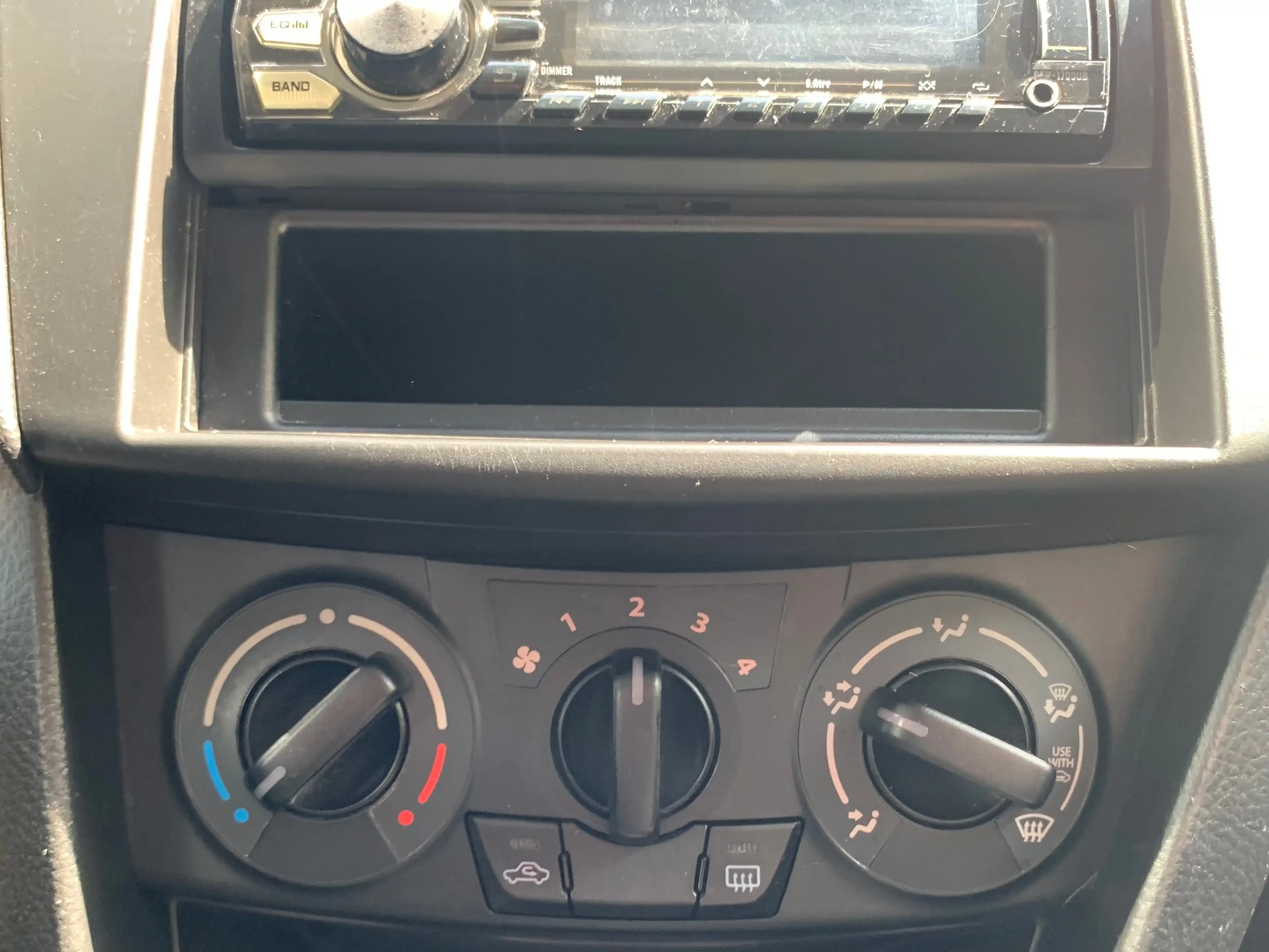 Suzuki Swift 1.2 Essence 94CV / FaceLift / Radar de Recul / Radio CD & USB / Euro 6B = LEZ 2030 / GARANTIE 12 MOIS — photo 20