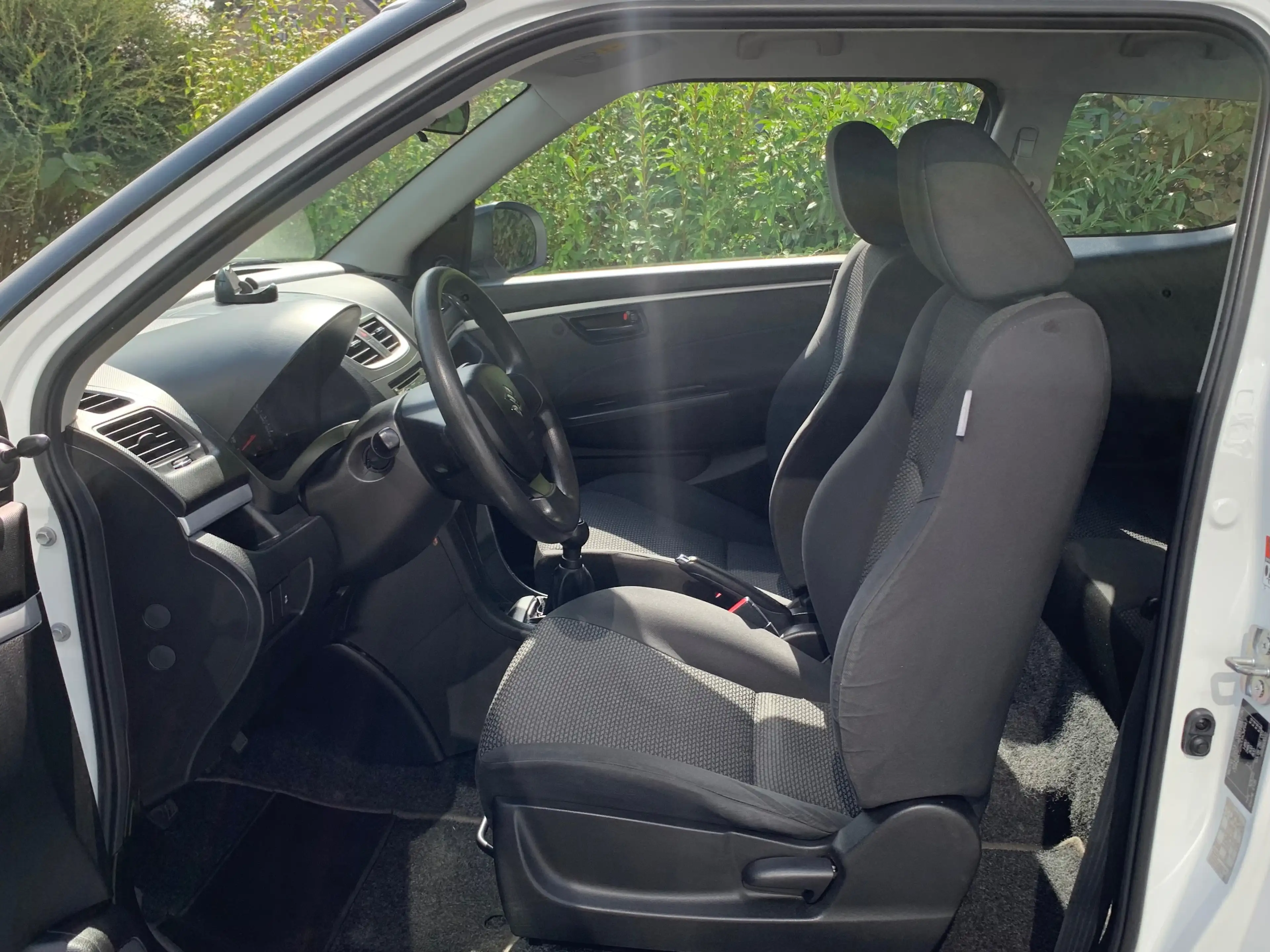 Suzuki Swift 1.2 Essence 94CV / FaceLift / Radar de Recul / Radio CD & USB / Euro 6B = LEZ 2030 / GARANTIE 12 MOIS — photo 11