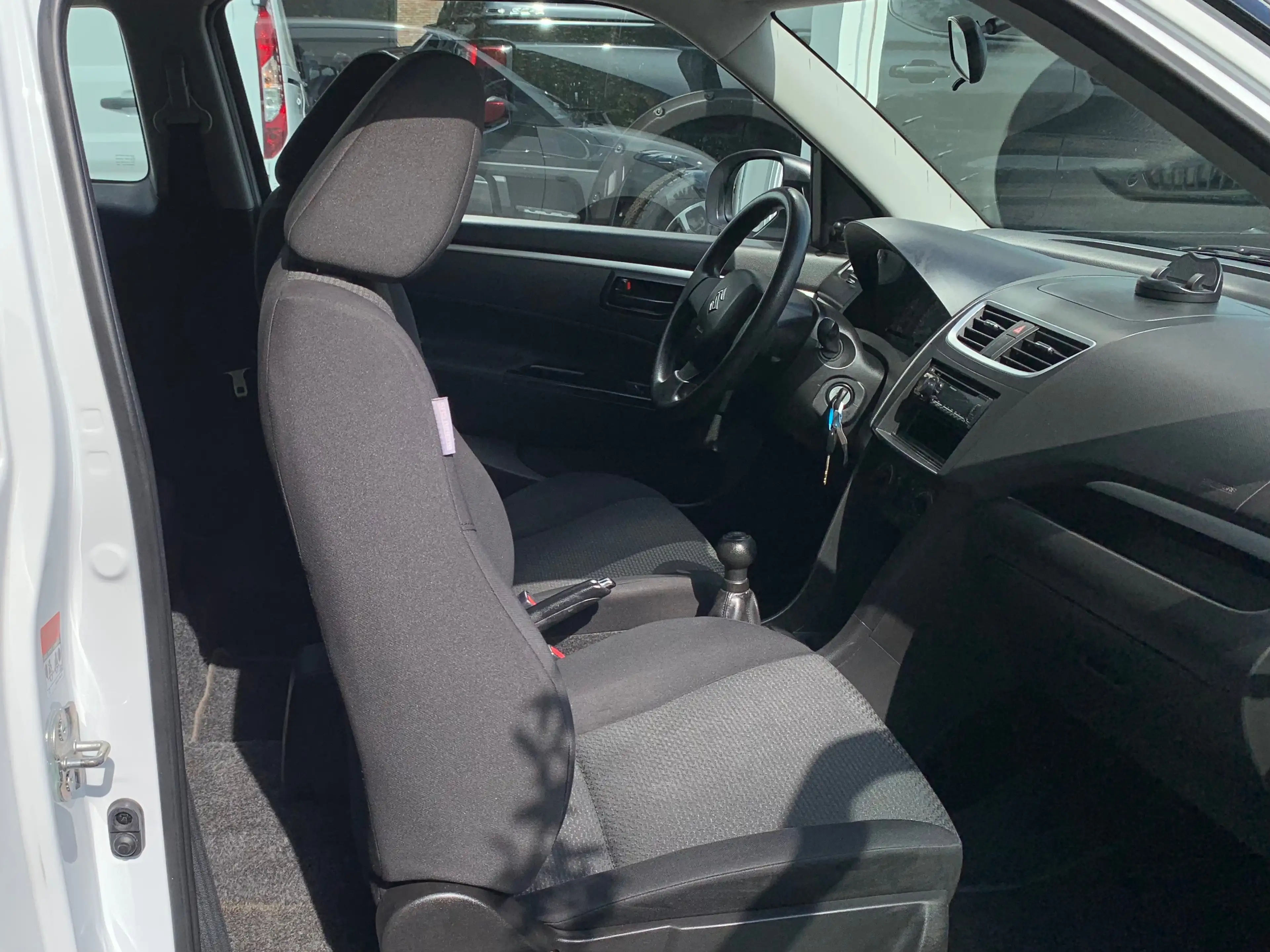 Suzuki Swift 1.2 Essence 94CV / FaceLift / Radar de Recul / Radio CD & USB / Euro 6B = LEZ 2030 / GARANTIE 12 MOIS — photo 14