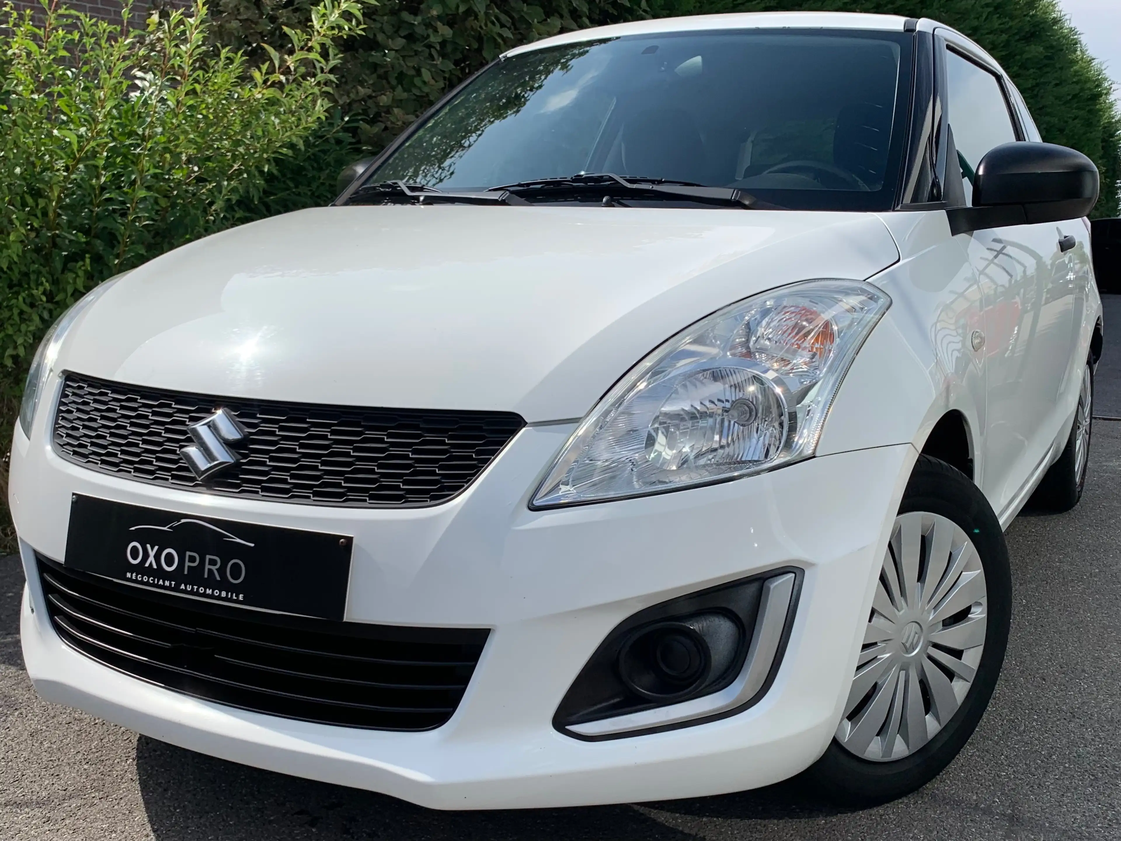 Suzuki Swift 1.2 Essence 94CV / FaceLift / Radar de Recul / Radio CD & USB / Euro 6B = LEZ 2030 / GARANTIE 12 MOIS