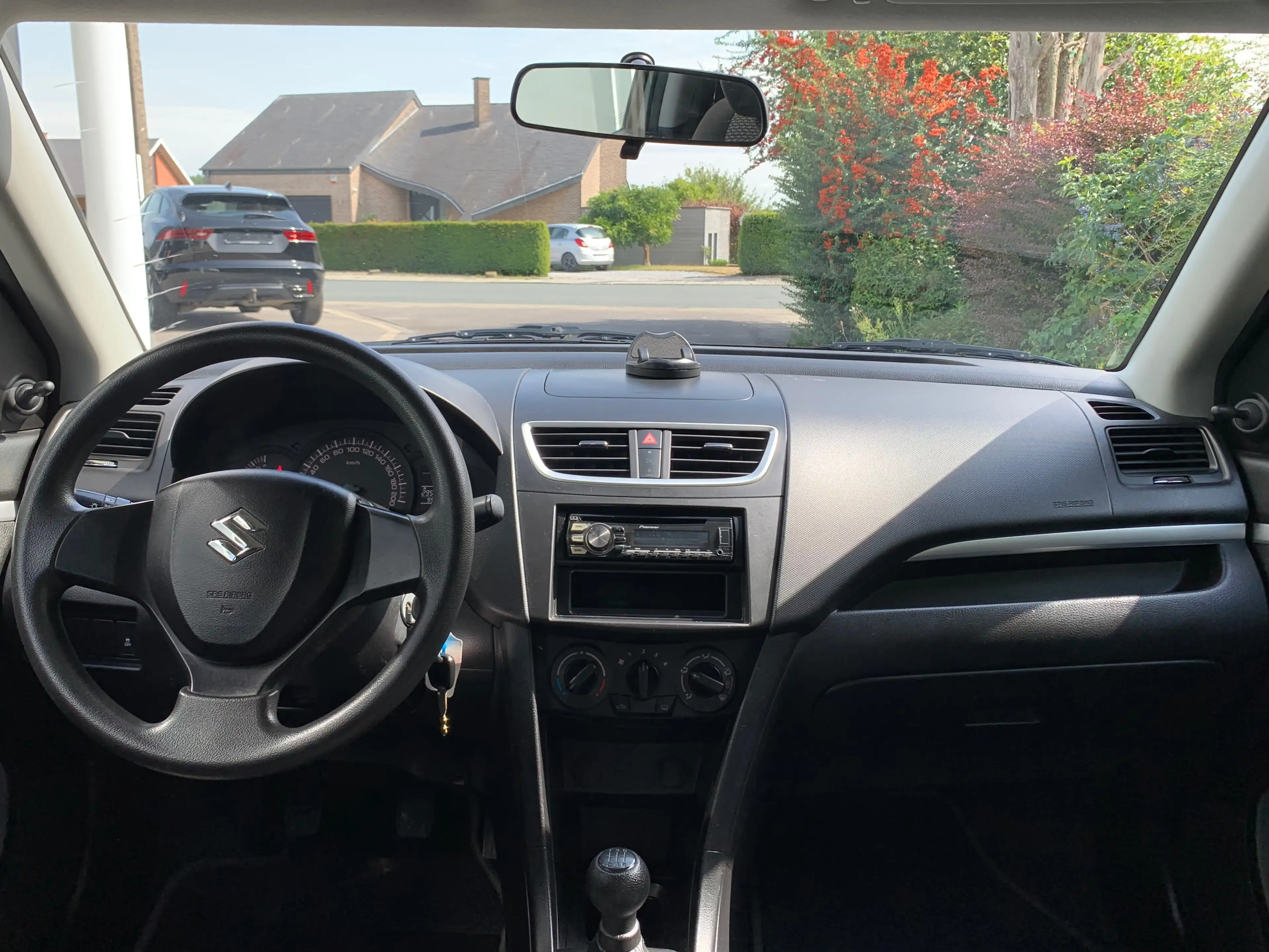 Suzuki Swift 1.2 Essence 94CV / FaceLift / Radar de Recul / Radio CD & USB / Euro 6B = LEZ 2030 / GARANTIE 12 MOIS — photo 16