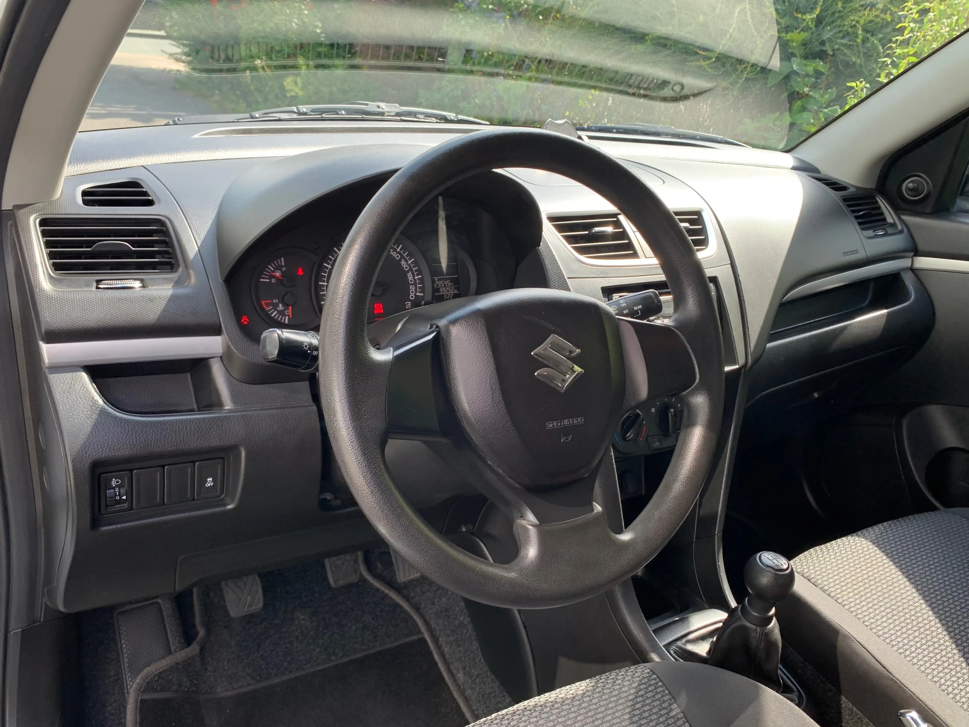 Suzuki Swift 1.2 Essence 94CV / FaceLift / Radar de Recul / Radio CD & USB / Euro 6B = LEZ 2030 / GARANTIE 12 MOIS — photo 10