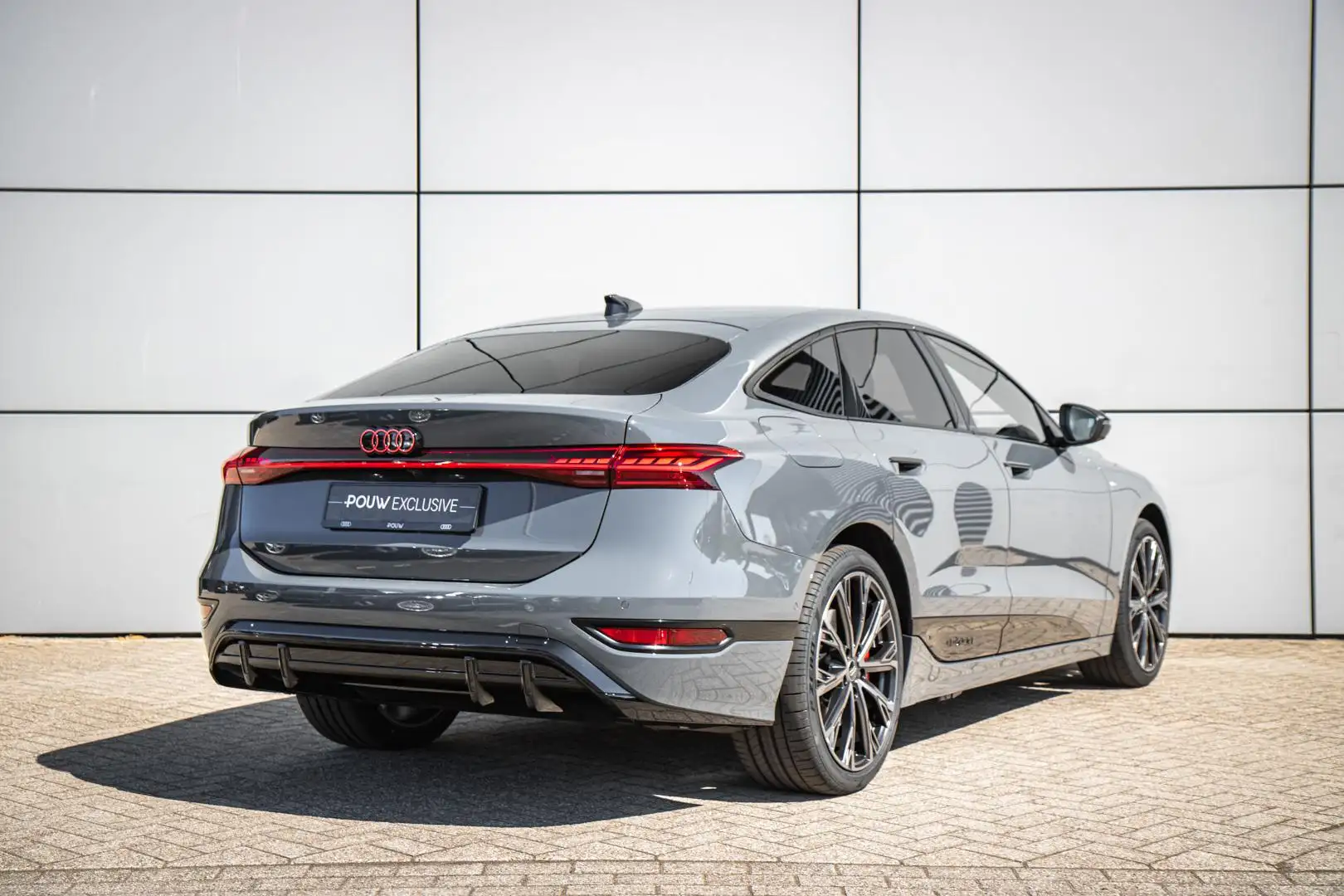 Audi A6 e-tron Sportback 367pk S edition 100 kWh | Matrix LED Kop Gris - 2