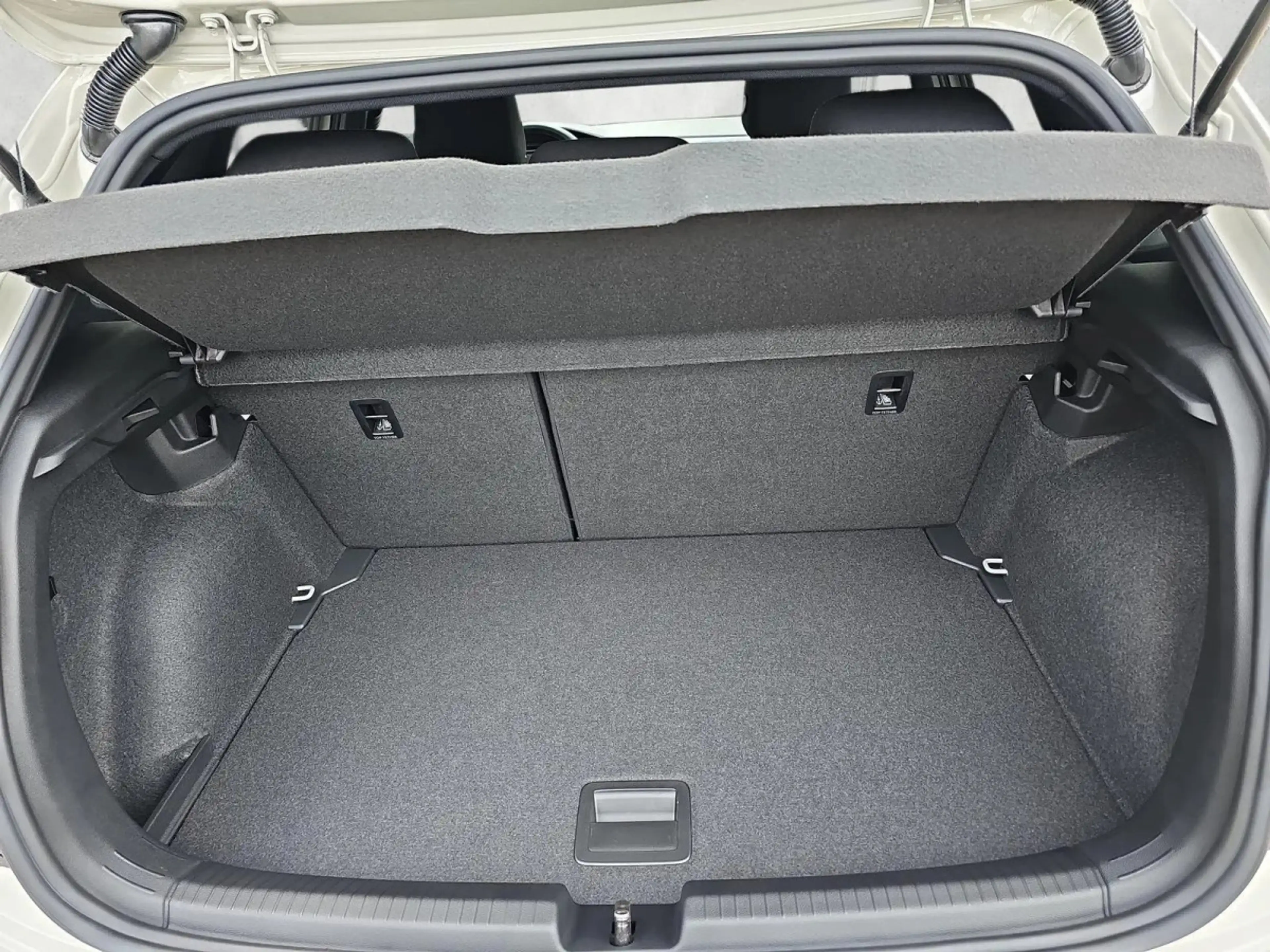 Volkswagen Polo GTI GTI 2.0 TSI DSG7 152kW-207CV - Jantes 18" - — photo 14