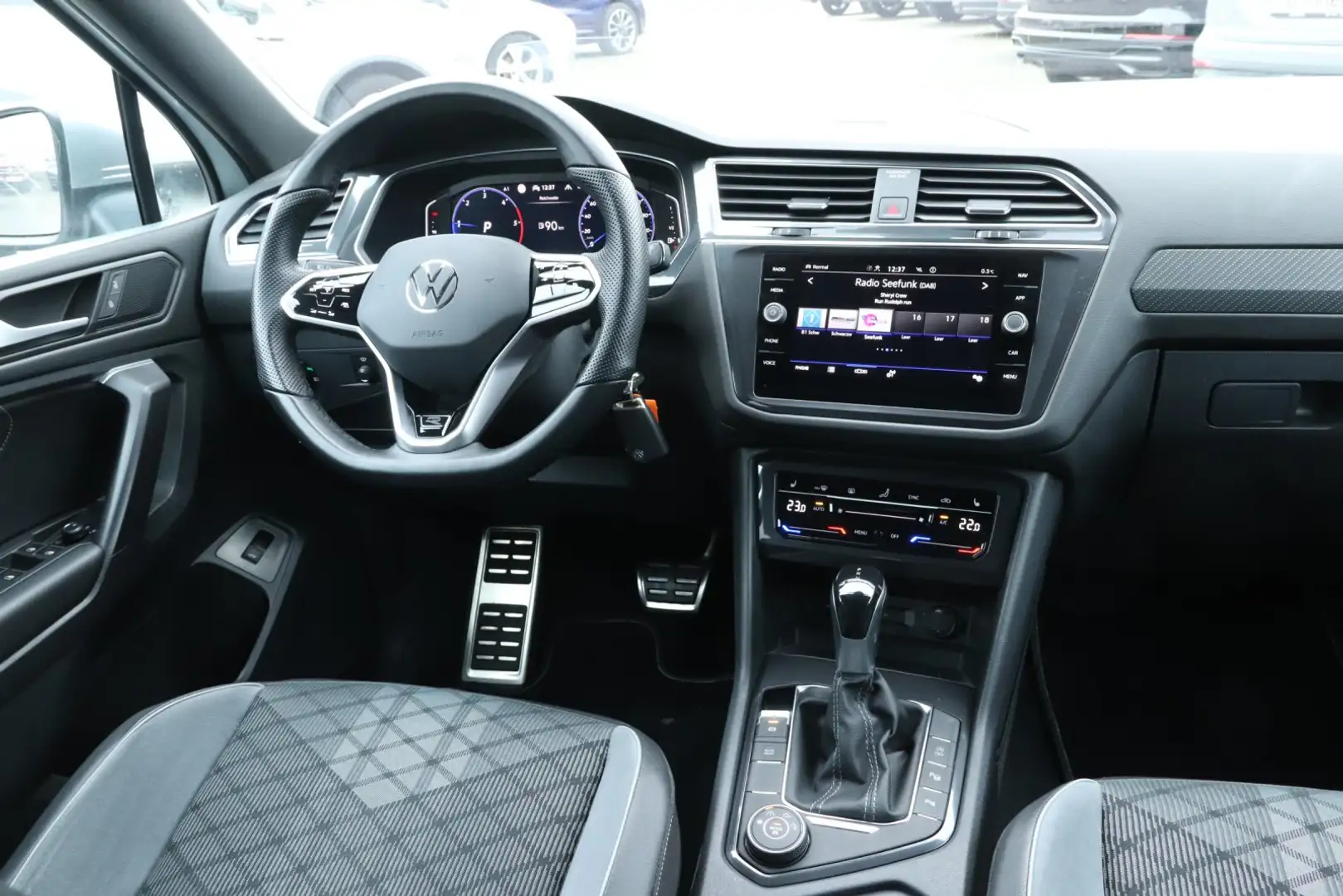 Volkswagen Tiguan Allspace 2.0 TDI DSG R-Line 4Motion 7-Sitze Weiß - 2