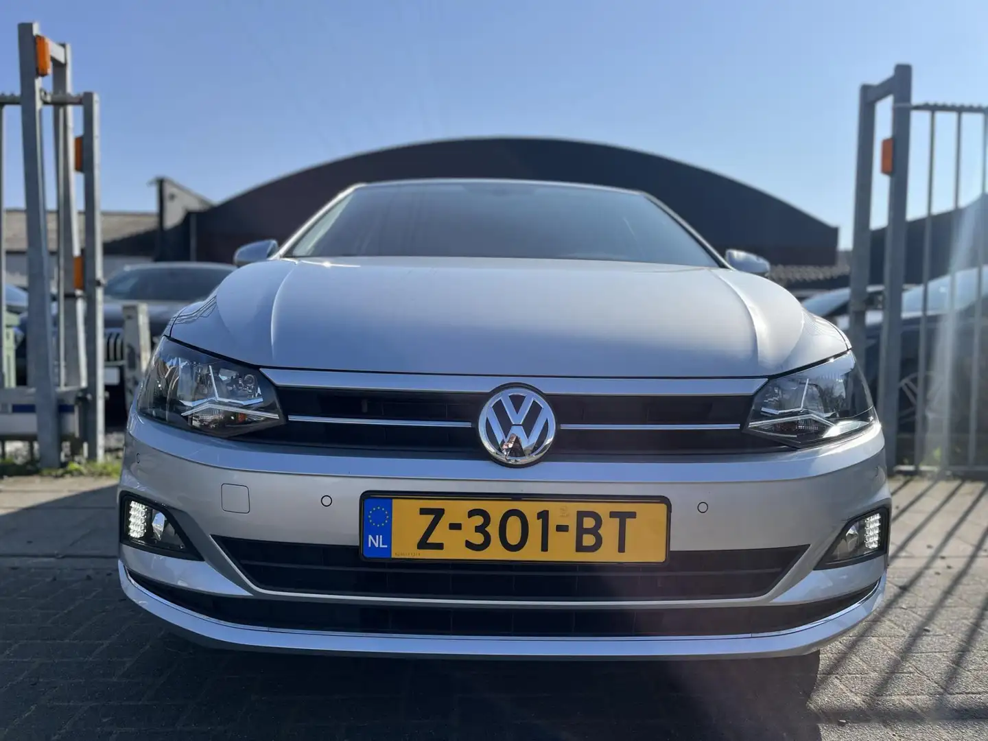Volkswagen Polo 1.0 TSI Beats | virtual cockpit | camera | Apple C Grijs - 2
