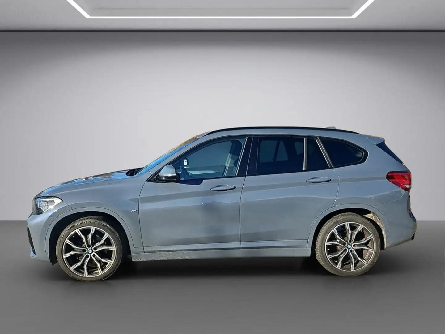 BMW X1 sDrive 18i Automatik M Sport AHK Gris - 2