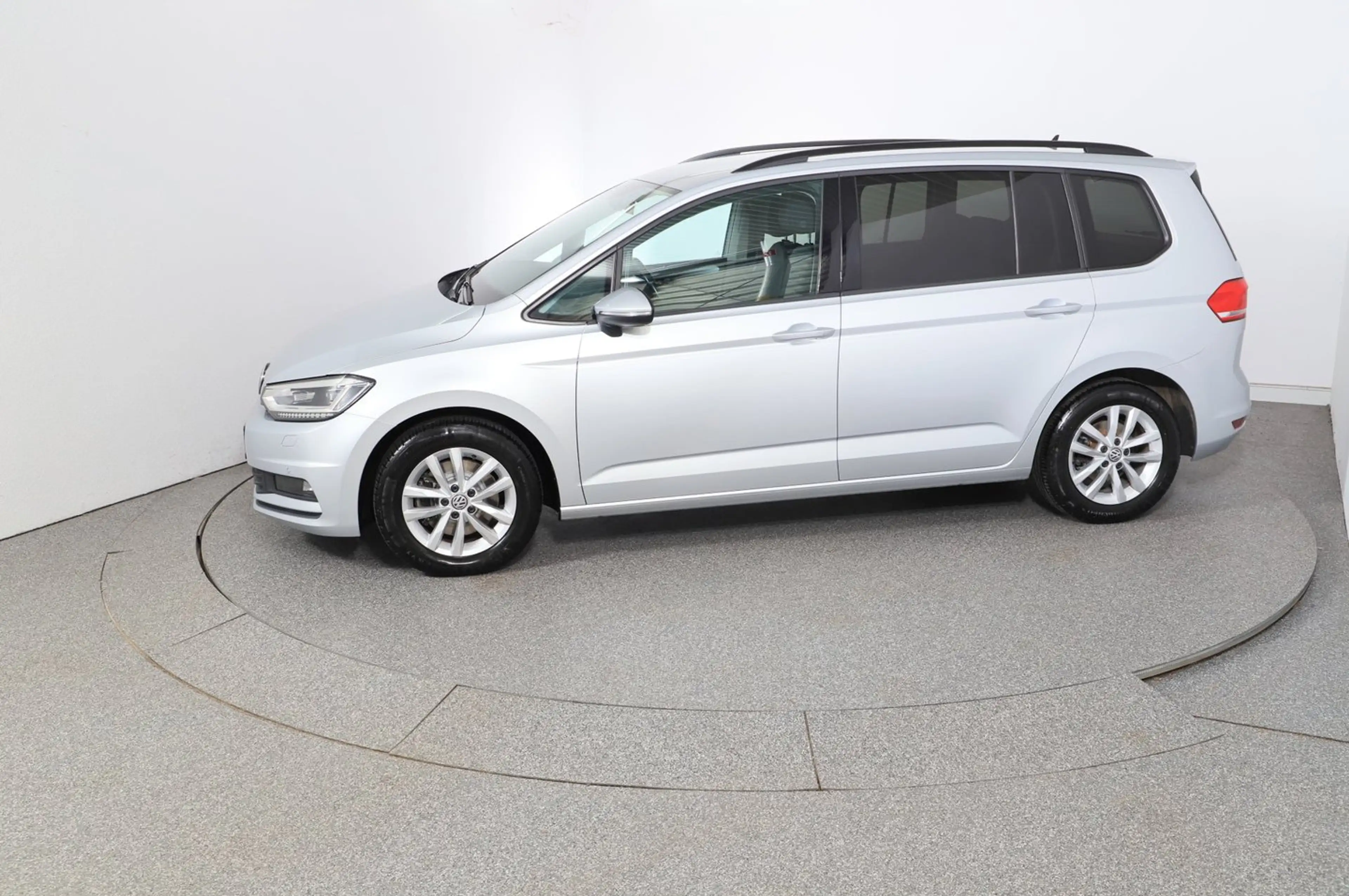 Volkswagen Touran Comfortline TDI SCR — photo 10