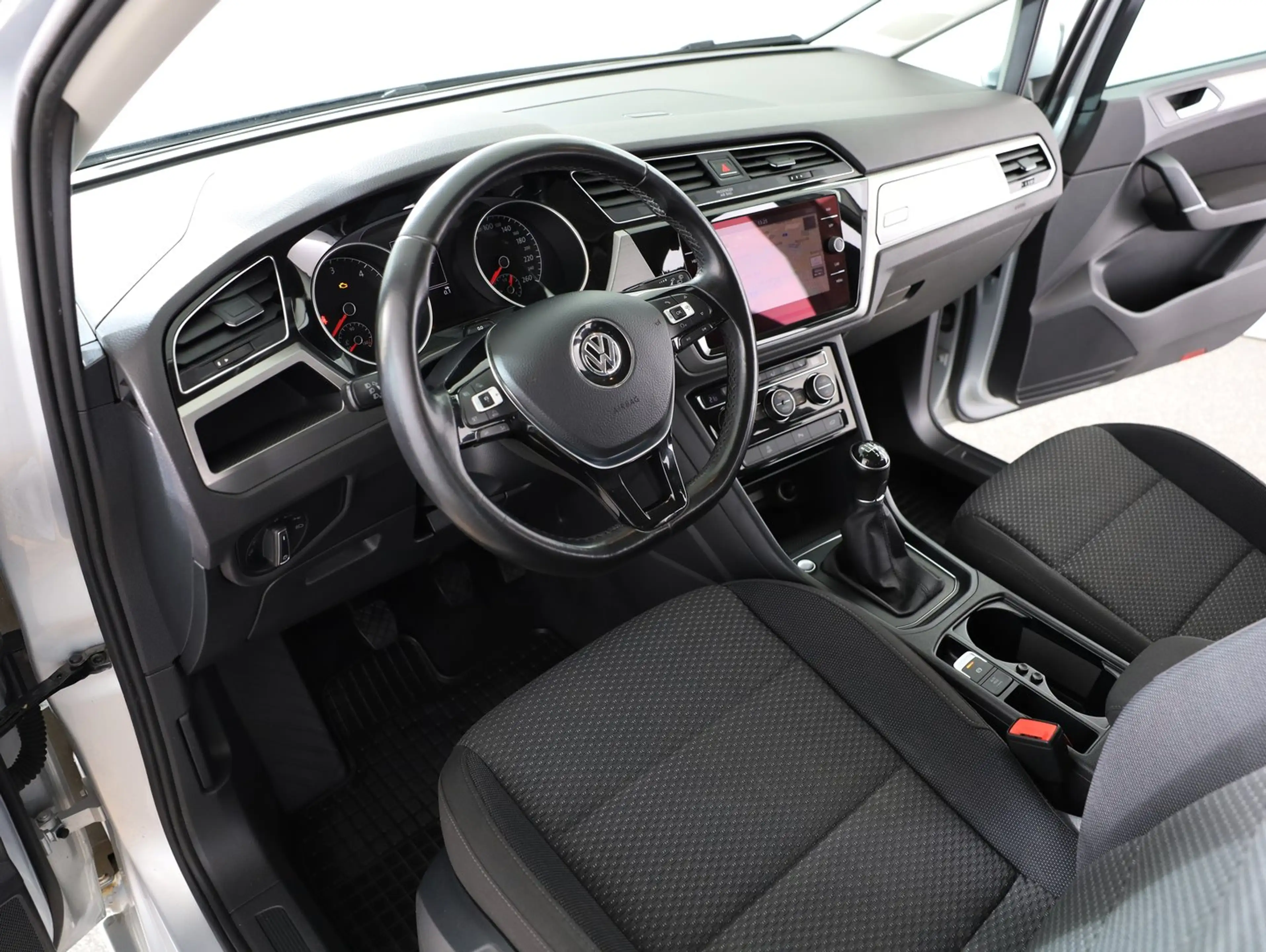 Volkswagen Touran Comfortline TDI SCR — photo 11