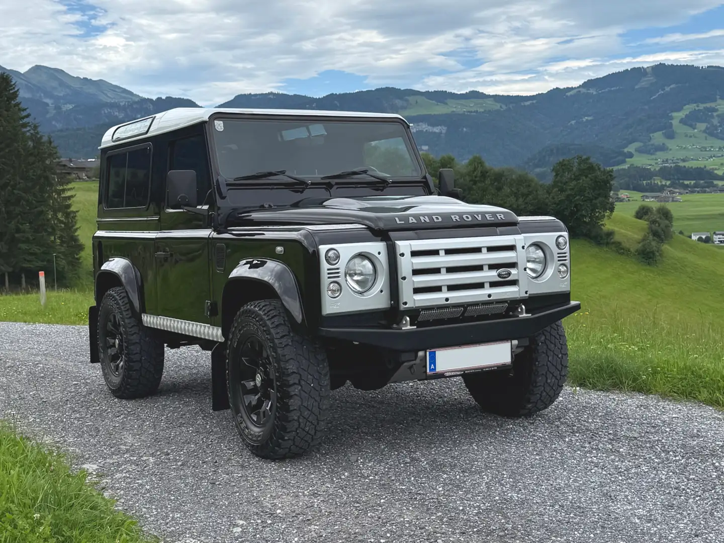 Land Rover Defender Defender 90" Station Wagon S 2,4 TD S Schwarz - 2