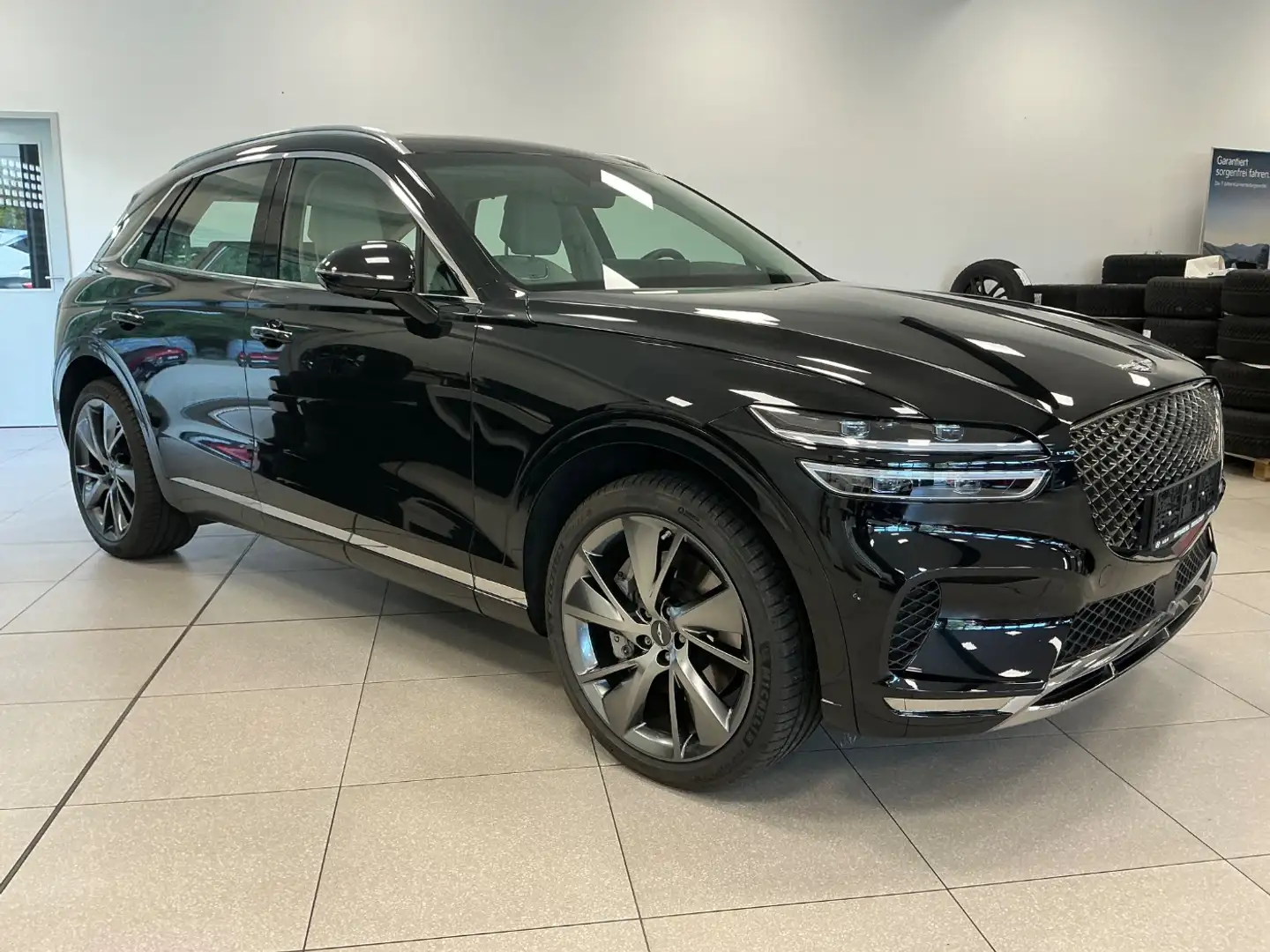 Genesis GV70 2.2 CRDi Luxury 8Fach bereift Czarny - 2