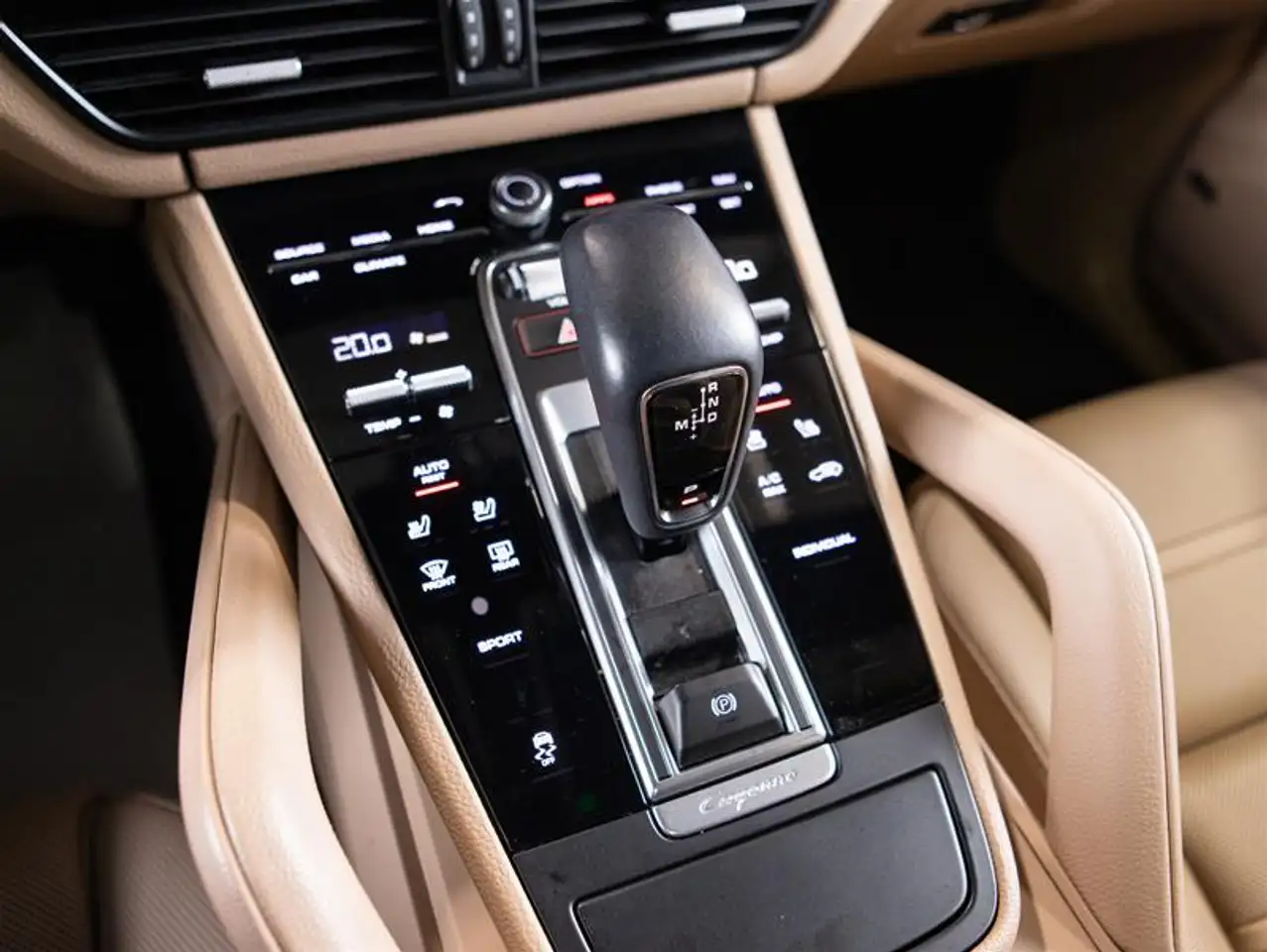 Porsche Cayenne снимка Porsche Cayenne