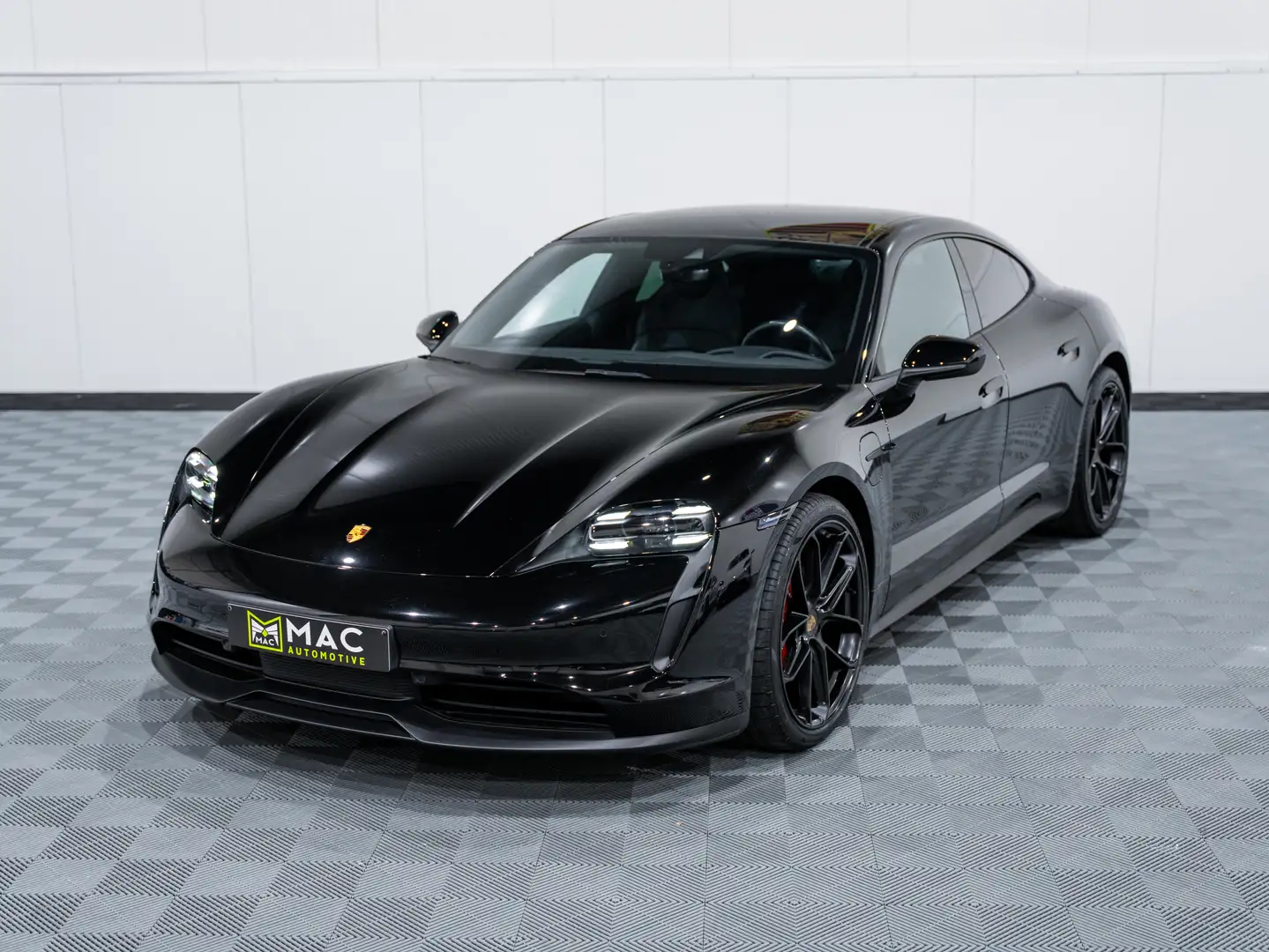 Porsche Taycan Performance Batterij+ / 21 inch GTS / 11.000 km Černá - 2