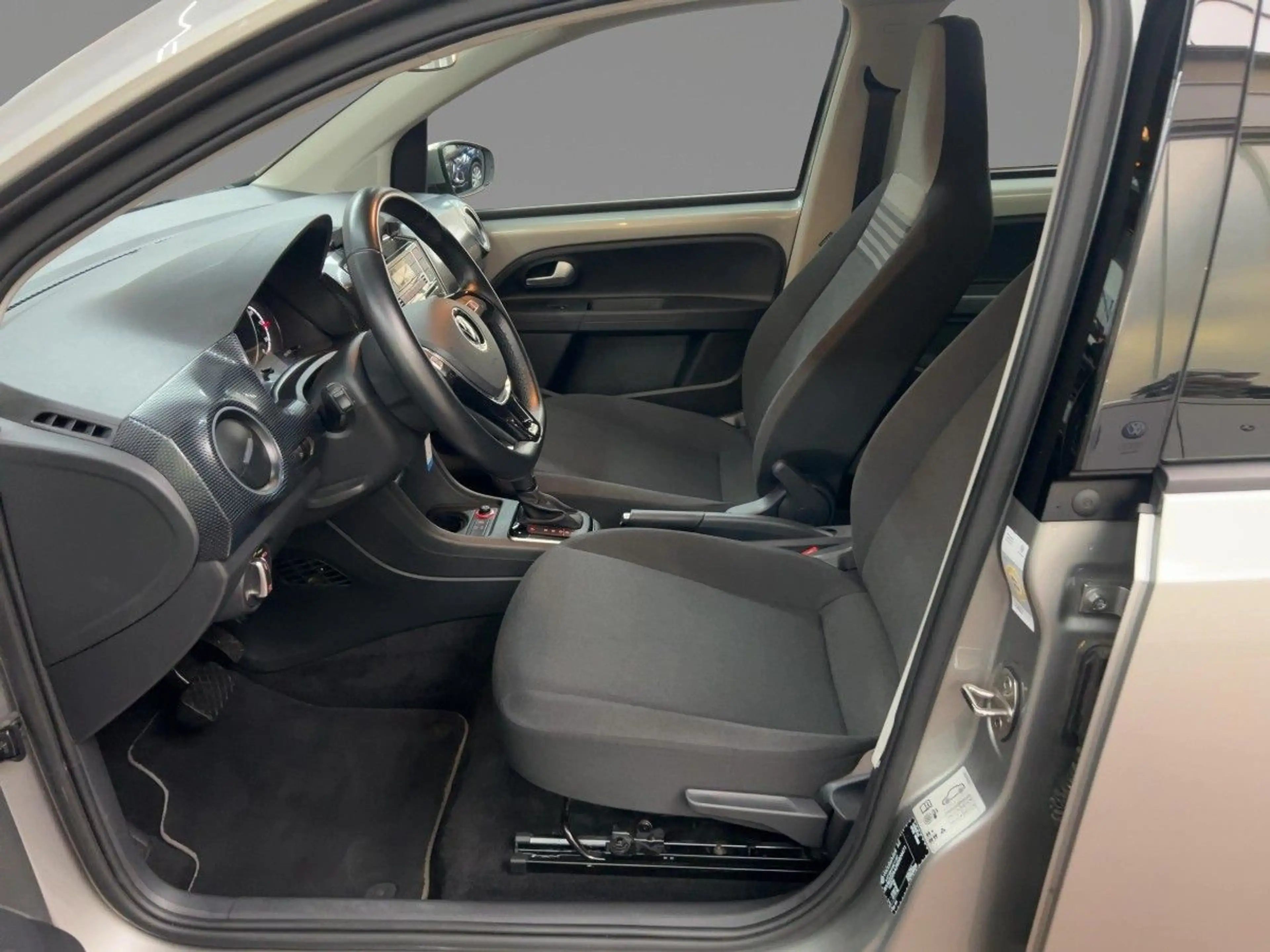 Volkswagen e-up! move up! DAB+ REAR VIEW SITZH CCS COM.PHONE — photo 9