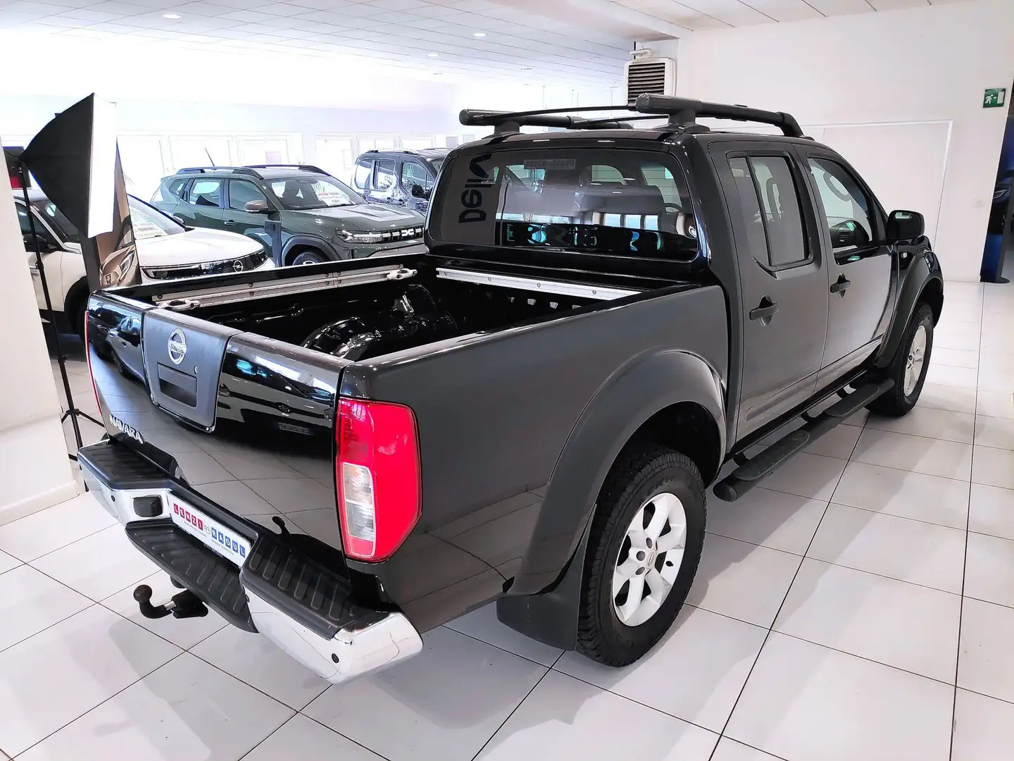 Nissan Navara Navara 2.5 dCi 4 porte Double Cab SE*CAMBIO AUTOM Nero - 2