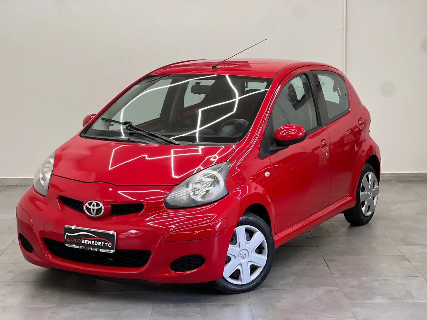 Toyota Aygo Aygo I 2005 5p 1.0 Sol Connect Red Edition Rouge - 1