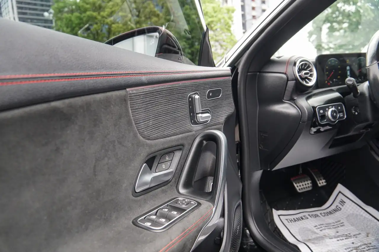 Mercedes-Benz CLA снимка Mercedes-Benz CLA