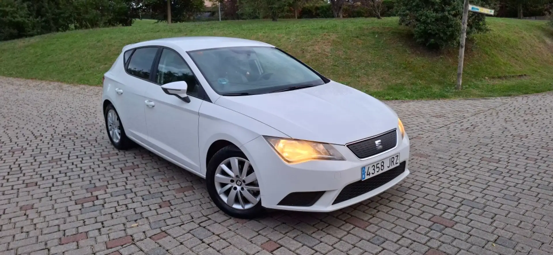 SEAT Leon 1.6TDI CR S&S Reference Eco. 110 Blanco - 2