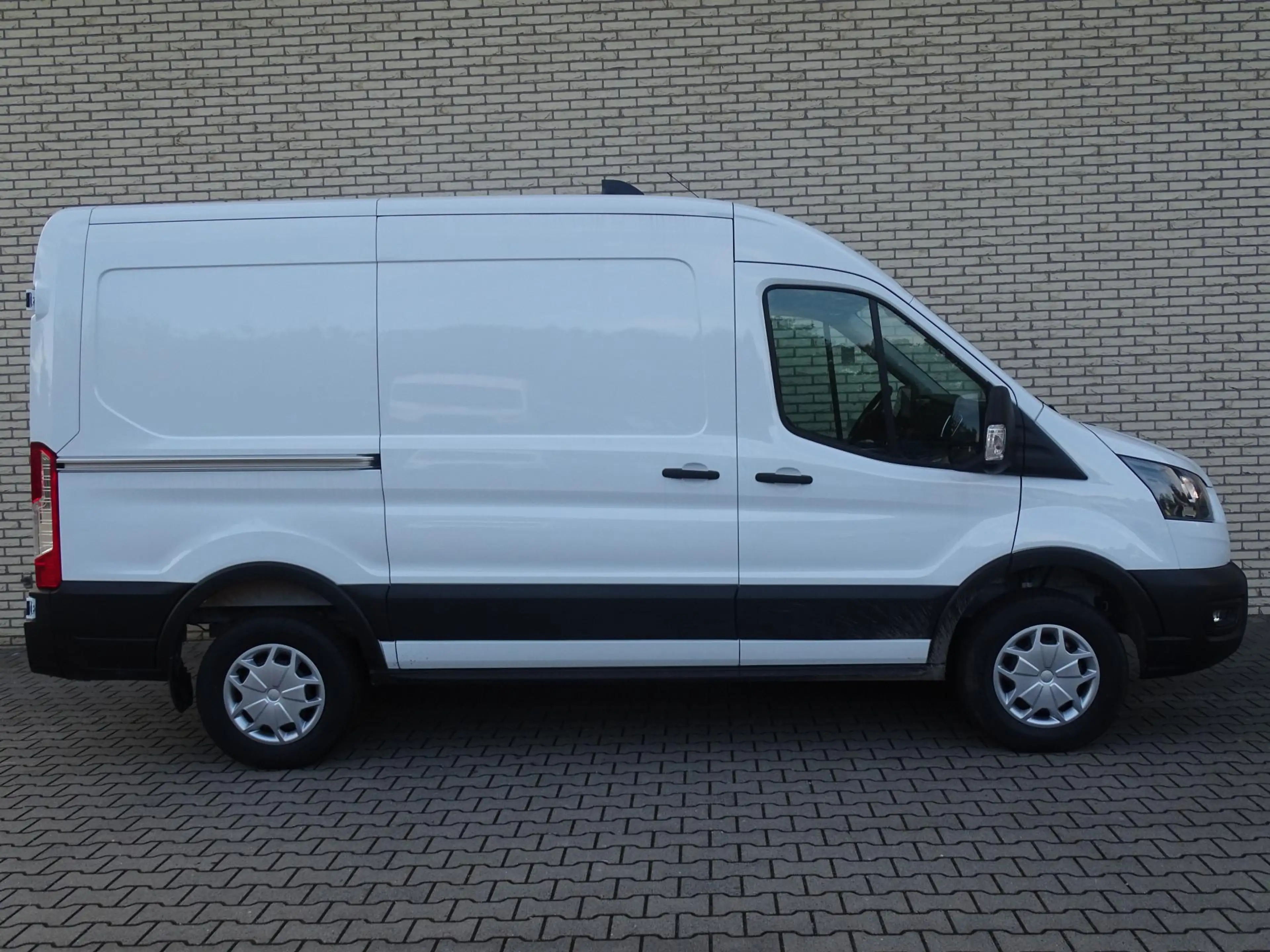 Ford E-Transit L2H2 Trend 68 kWh | 4,25 T | B Rijbewijs | laadvlo — photo 5