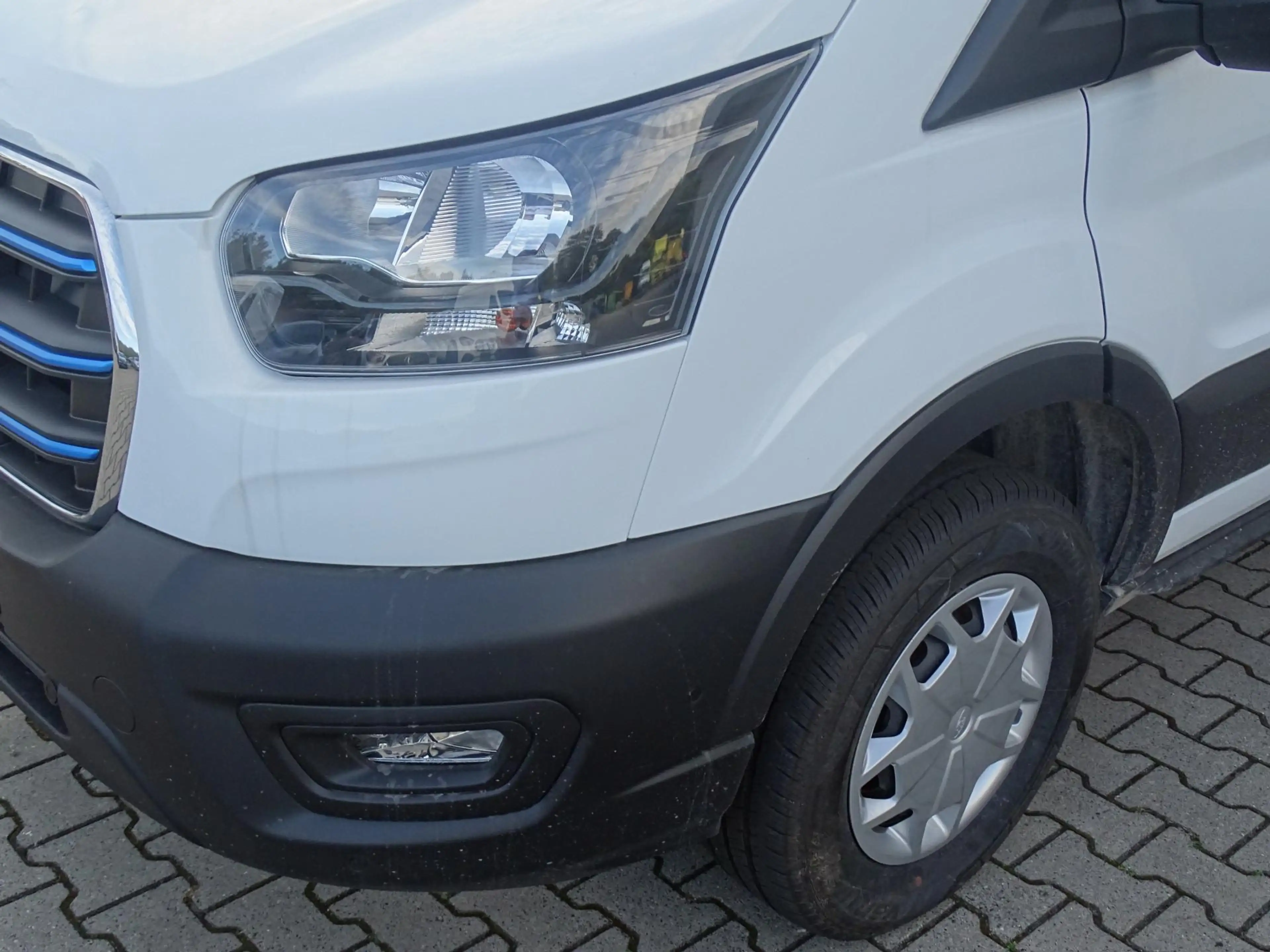 Ford E-Transit L2H2 Trend 68 kWh | 4,25 T | B Rijbewijs | laadvlo — photo 3