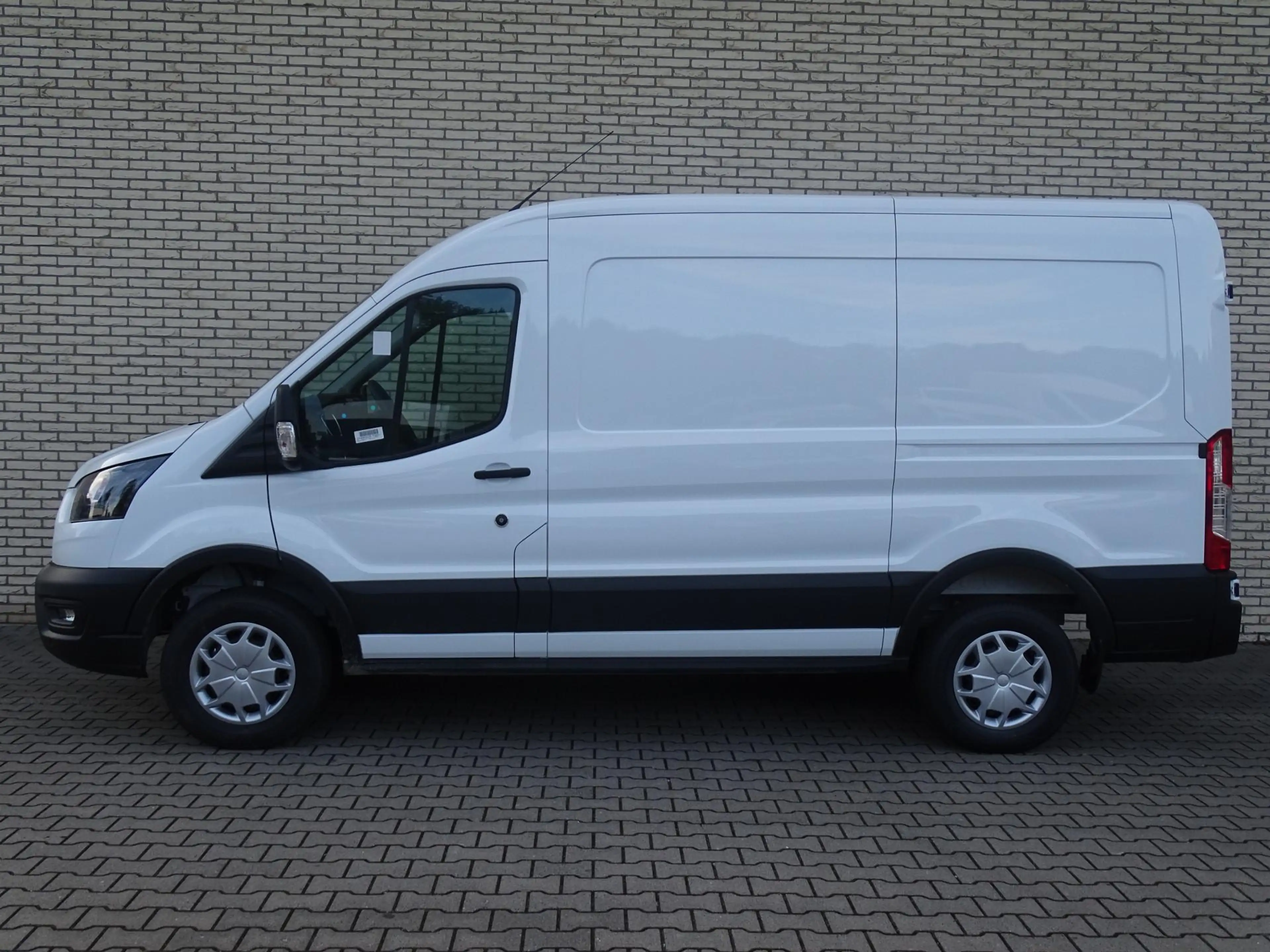 Ford E-Transit L2H2 Trend 68 kWh | 4,25 T | B Rijbewijs | laadvlo — photo 4