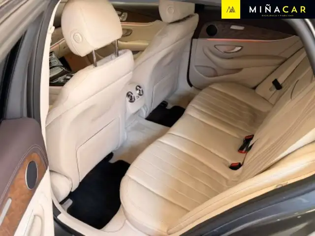 Mercedes-Benz E-Class view 4