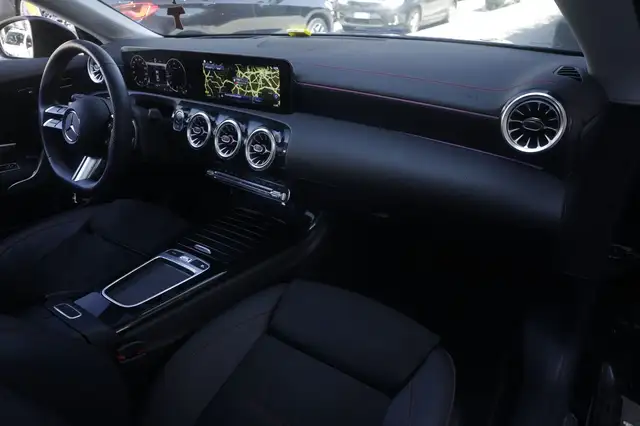 Mercedes-Benz Cla view 10
