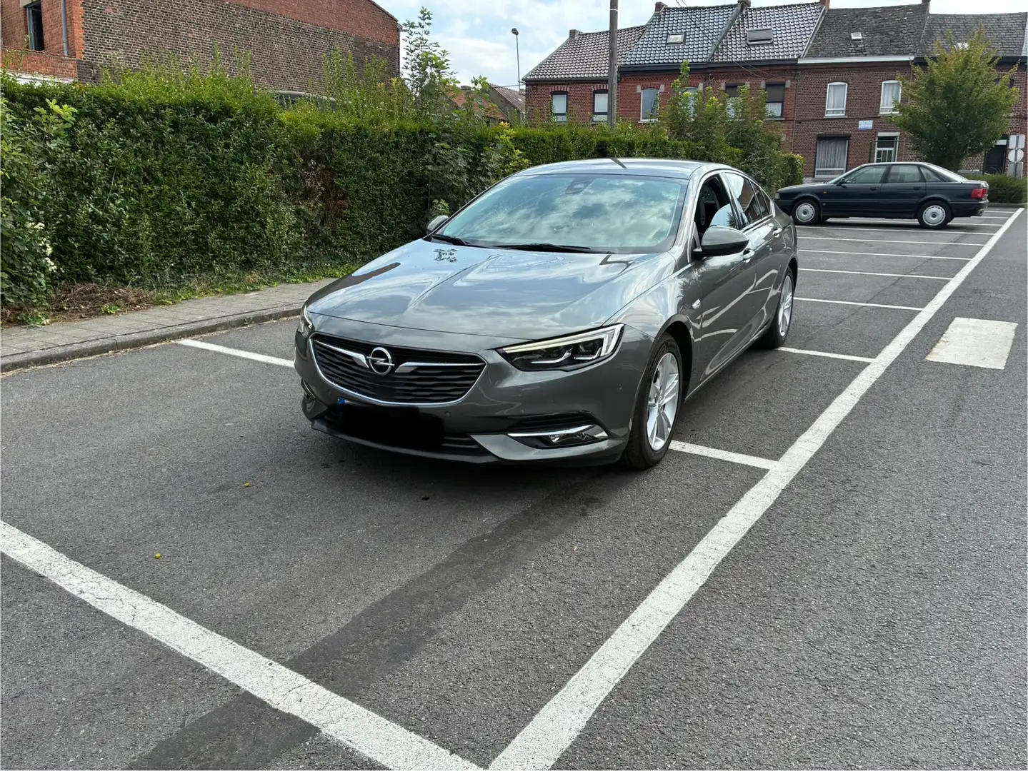 Opel Insignia grand sport turbo diesel Grau - 2